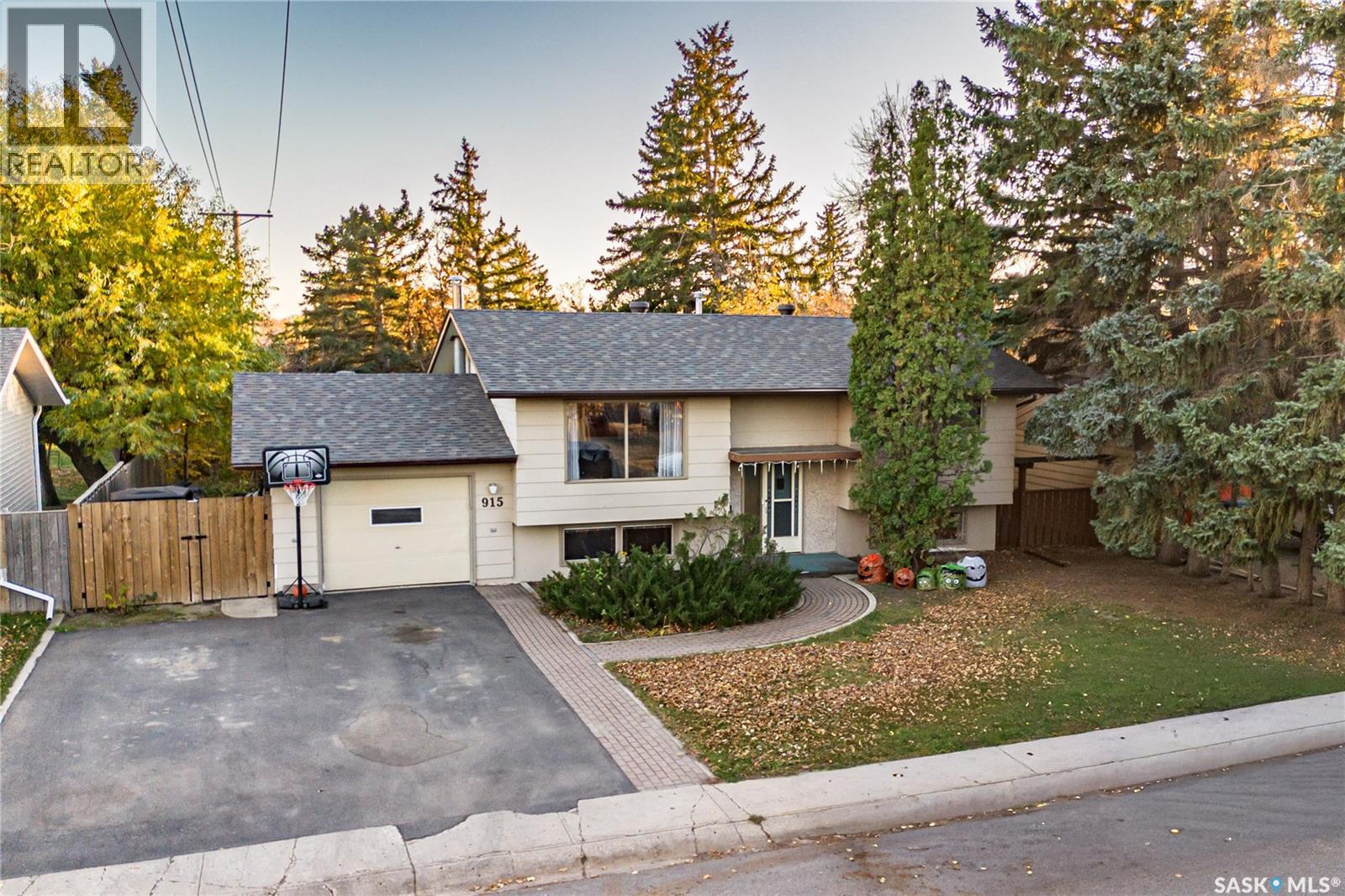 915 Normandy Drive Property Photo 1