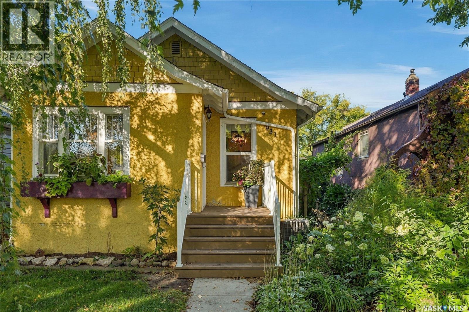 931 4th AVENUE N Property Photo 1