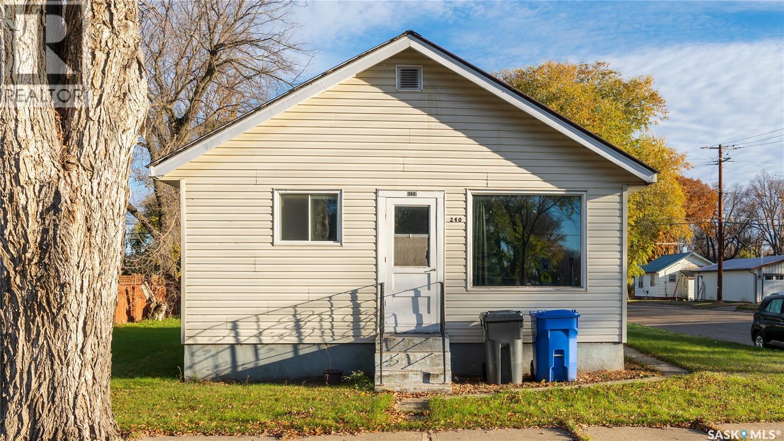 240 6th Avenue E Property Photo 1