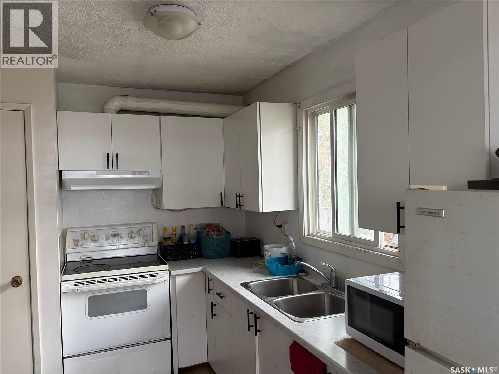 3751 - 3753 Fairlight Drive Property Photo 4