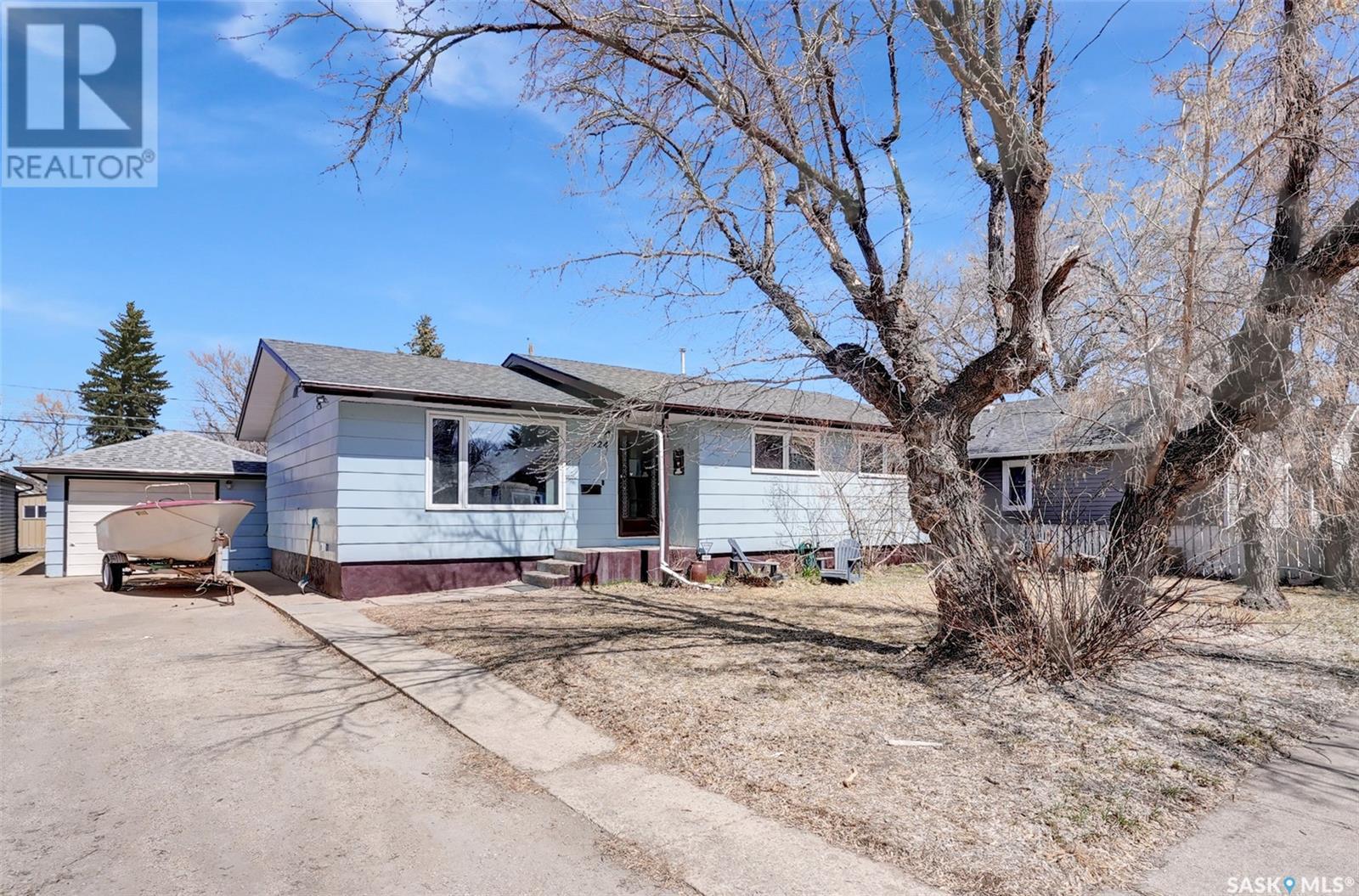 924 Iroquois Street W Property Photo 1