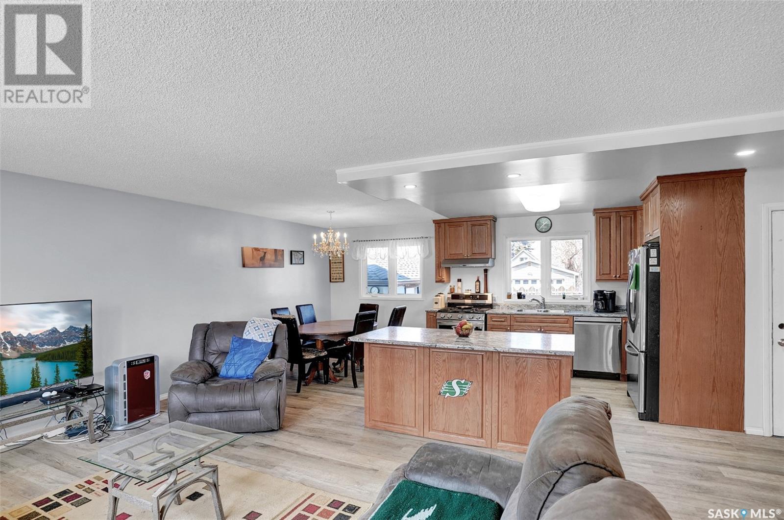 924 Iroquois Street W Property Photo 5