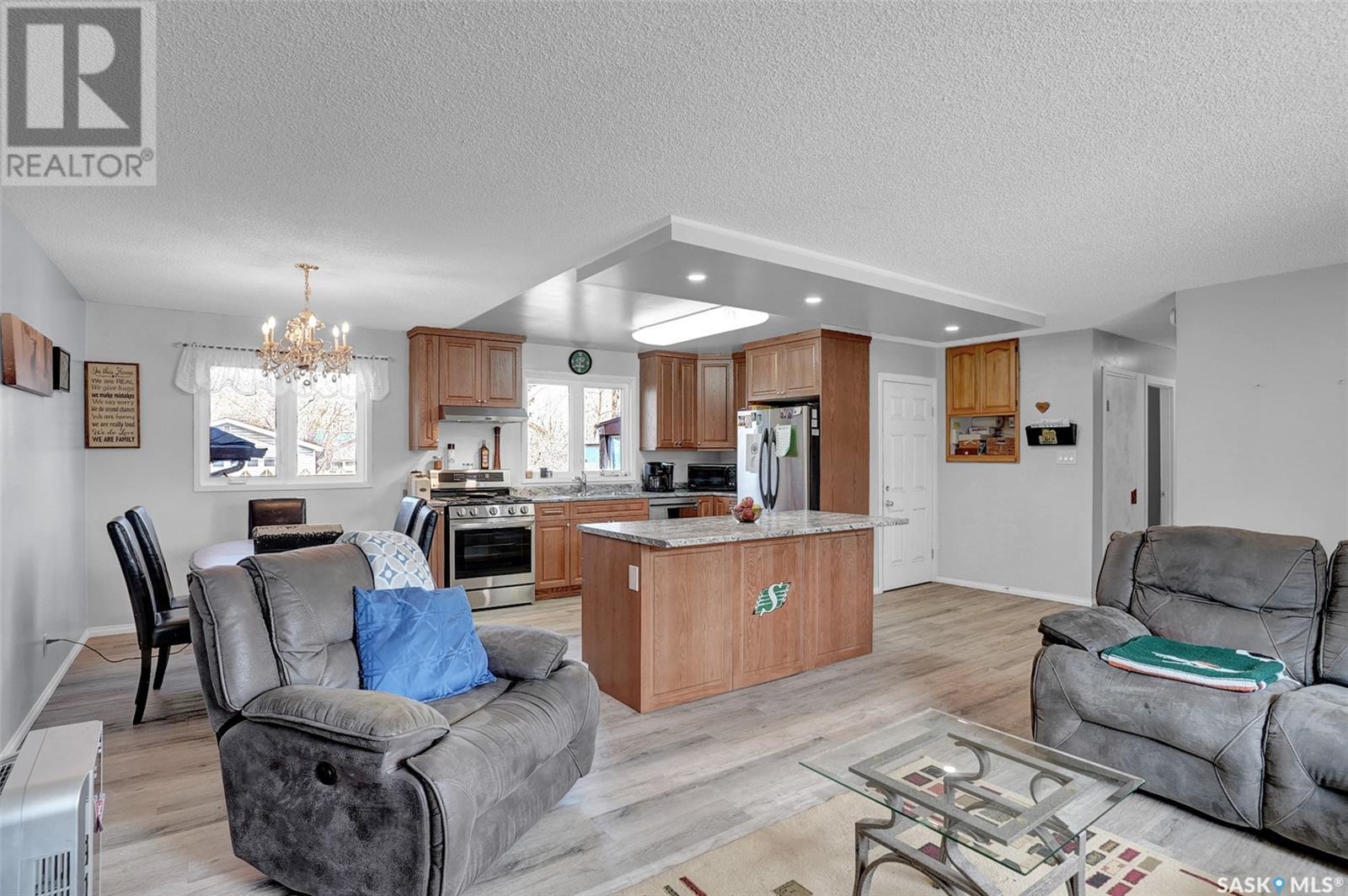 924 Iroquois Street W Property Photo 6