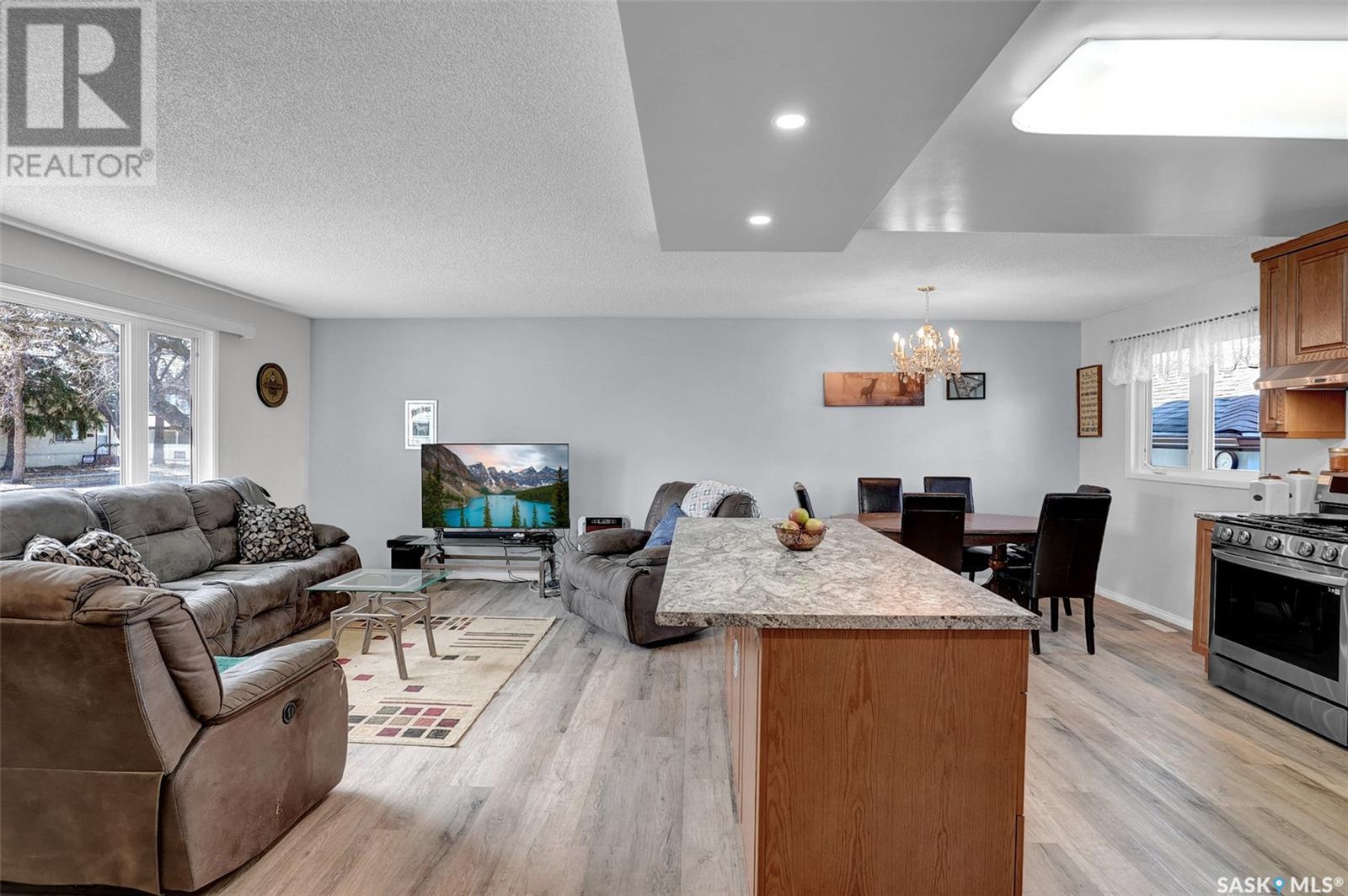 924 Iroquois Street W Property Photo 7