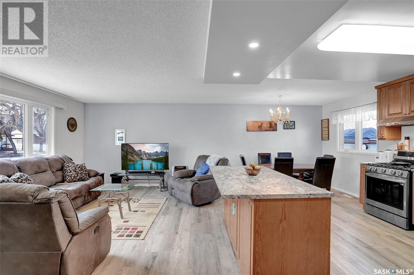 924 Iroquois Street W Property Photo 9