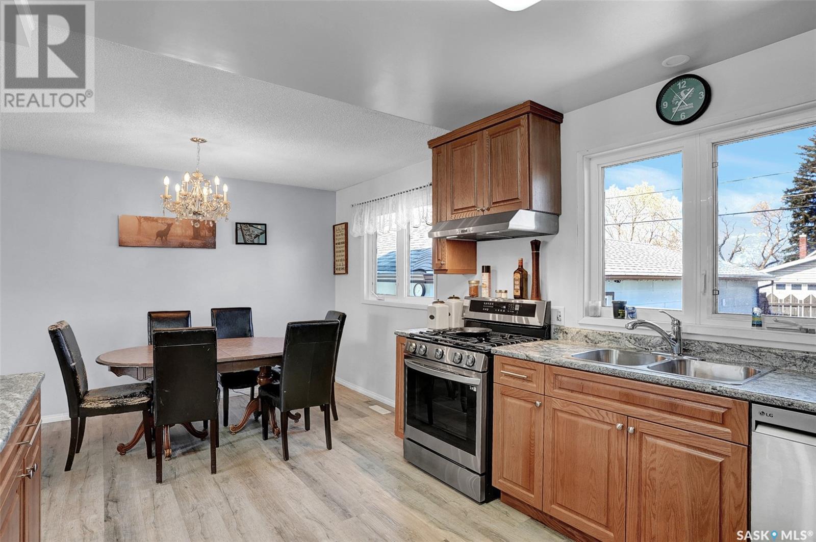 924 Iroquois Street W Property Photo 11