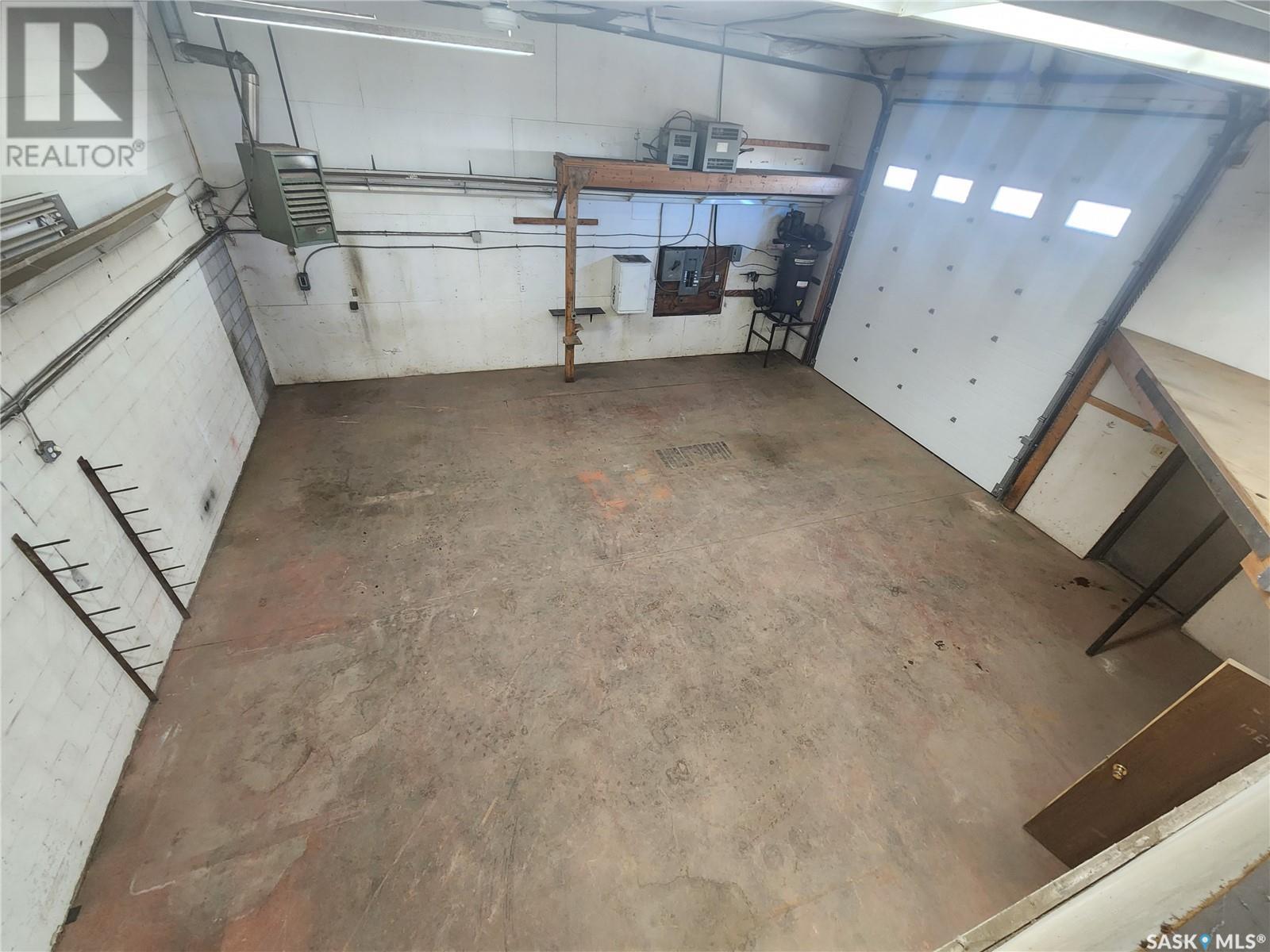 1221 Ominica Street E Property Photo 3