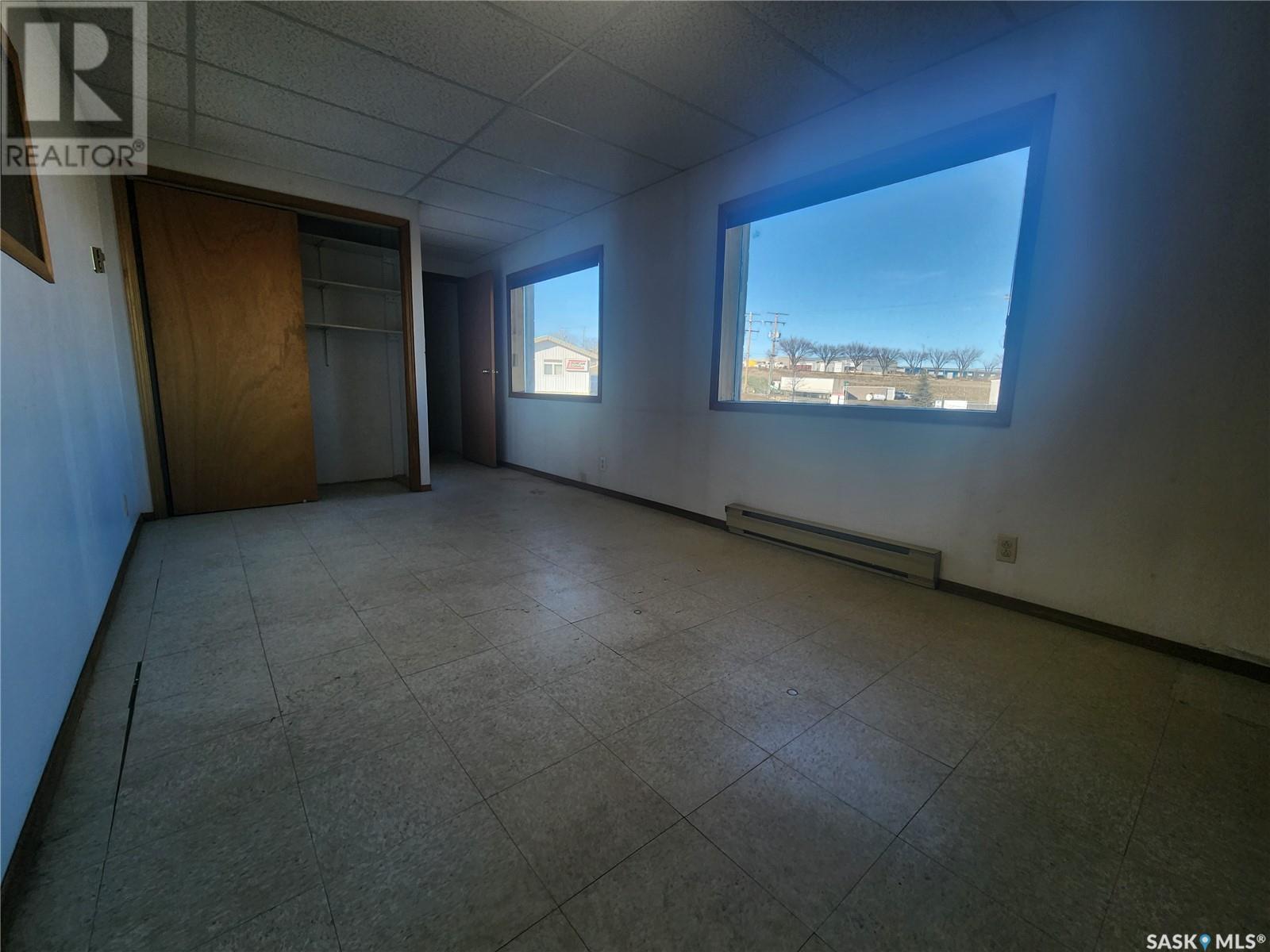 1221 Ominica Street E Property Photo 5