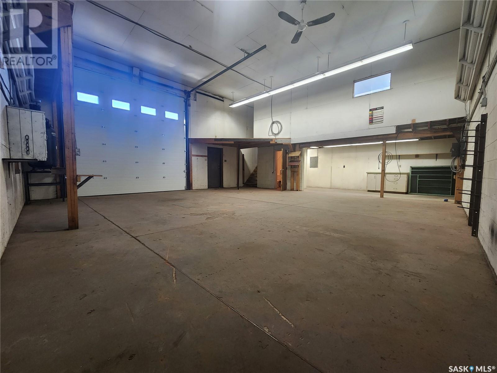 1221 Ominica Street E Property Photo 8