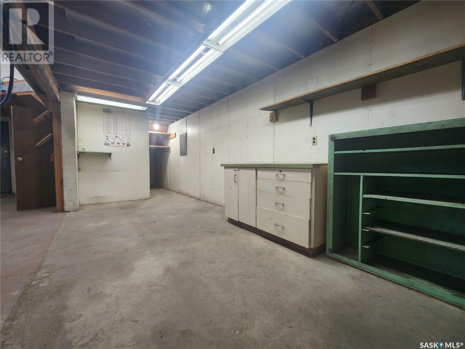 1221 Ominica Street E Property Photo 10