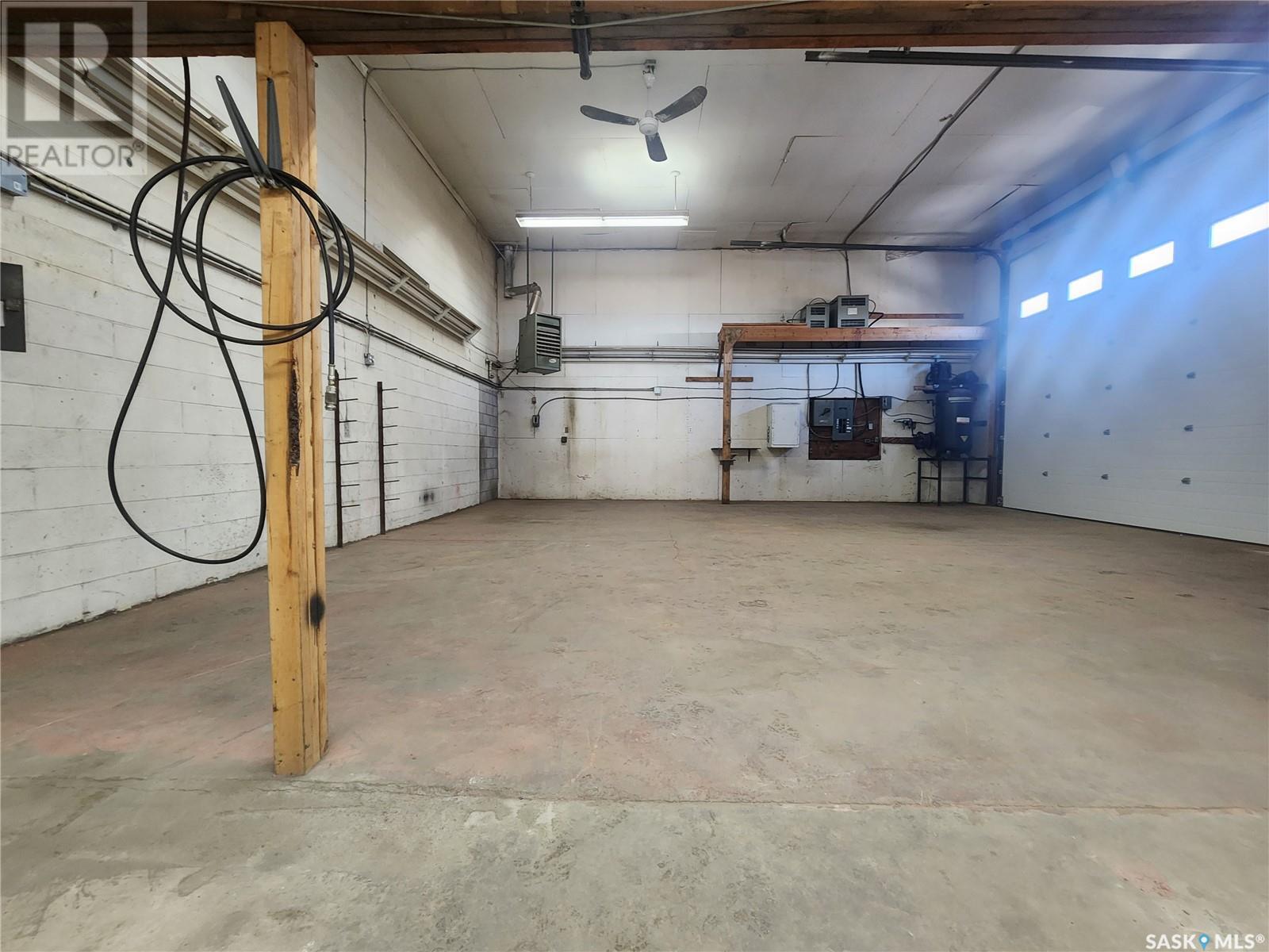 1221 Ominica Street E Property Photo 11