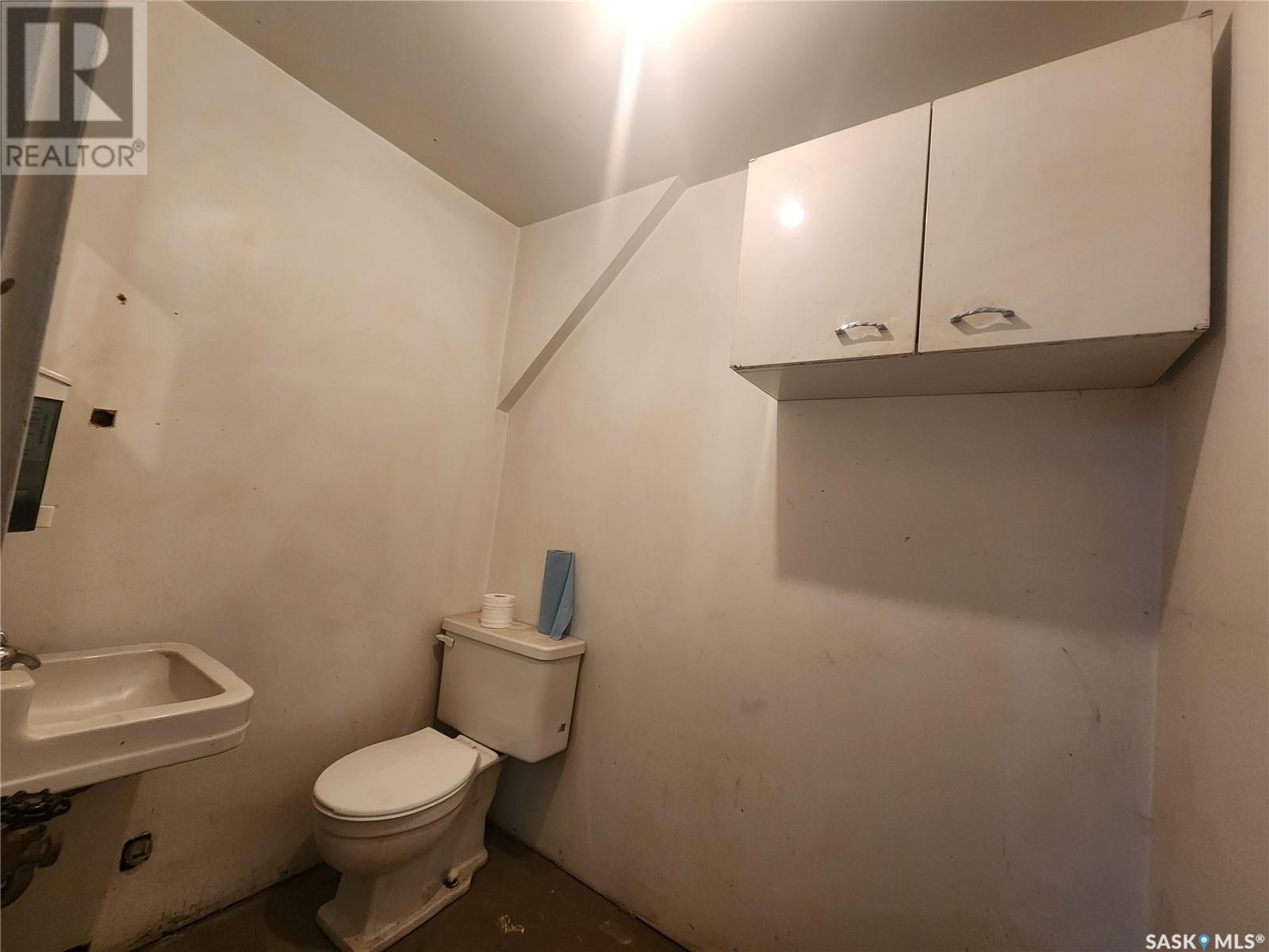 1221 Ominica Street E Property Photo 12