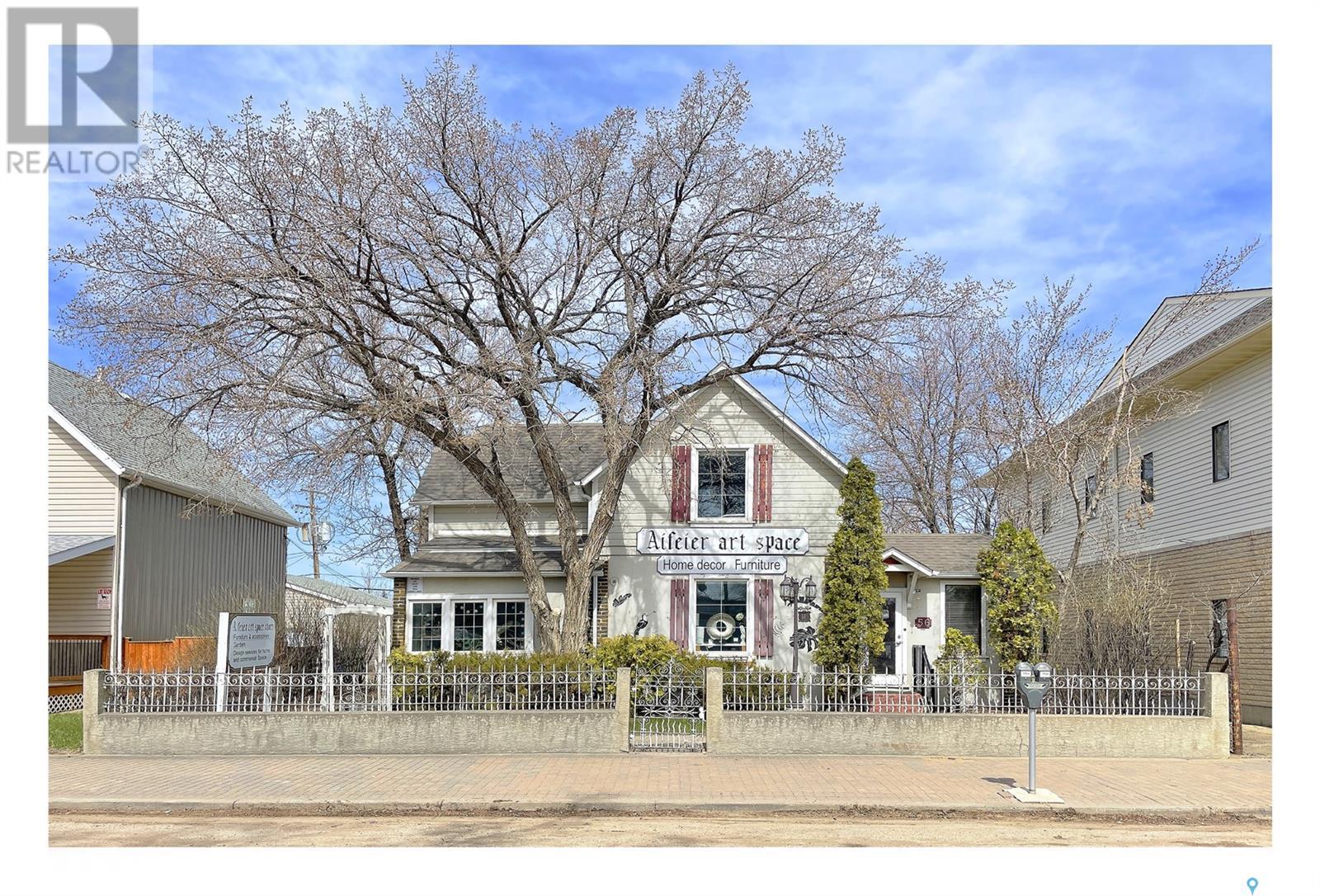 56 Athabasca Street W Property Photo 1