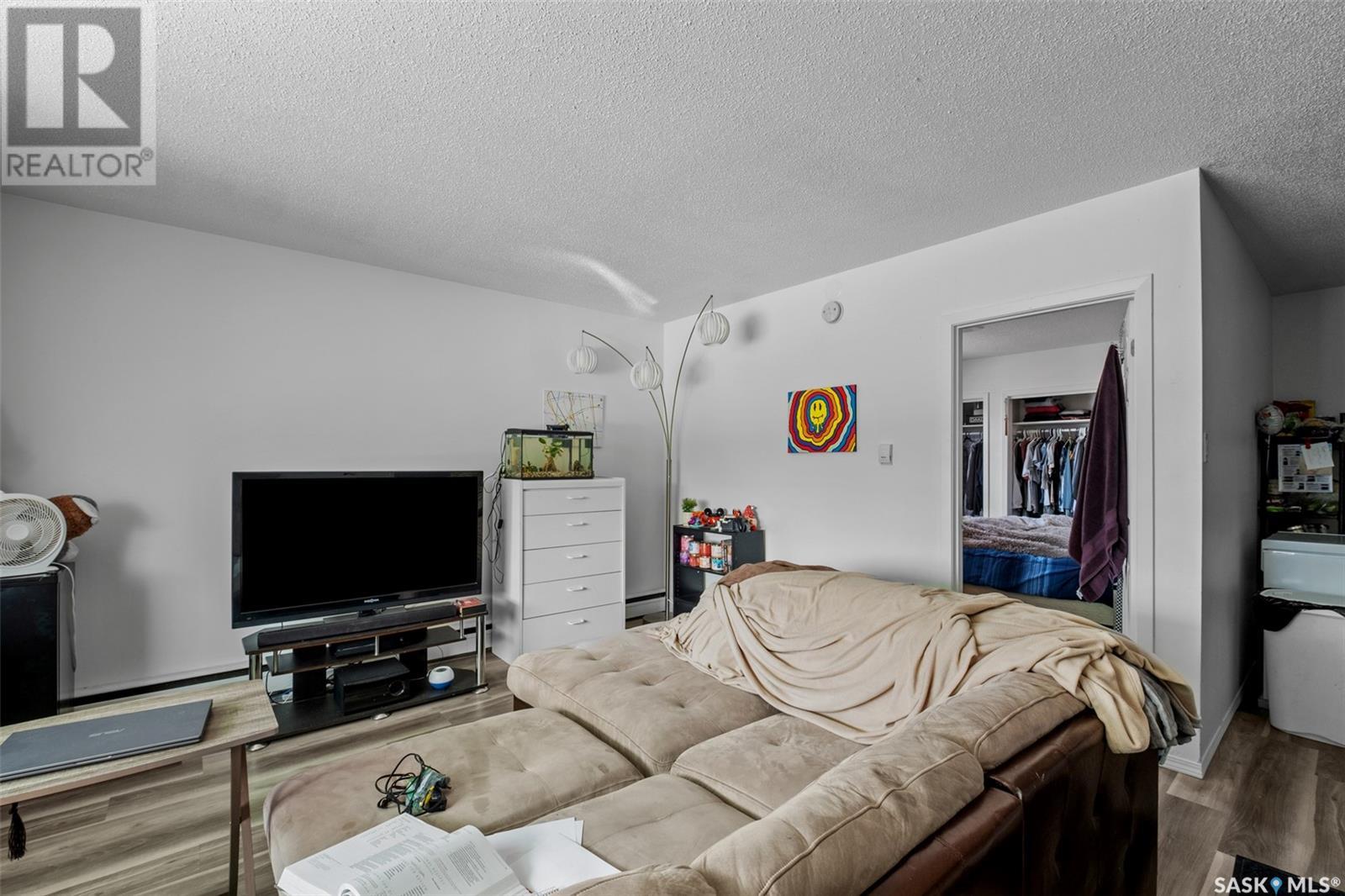 419 9th Street E Property Photo 7