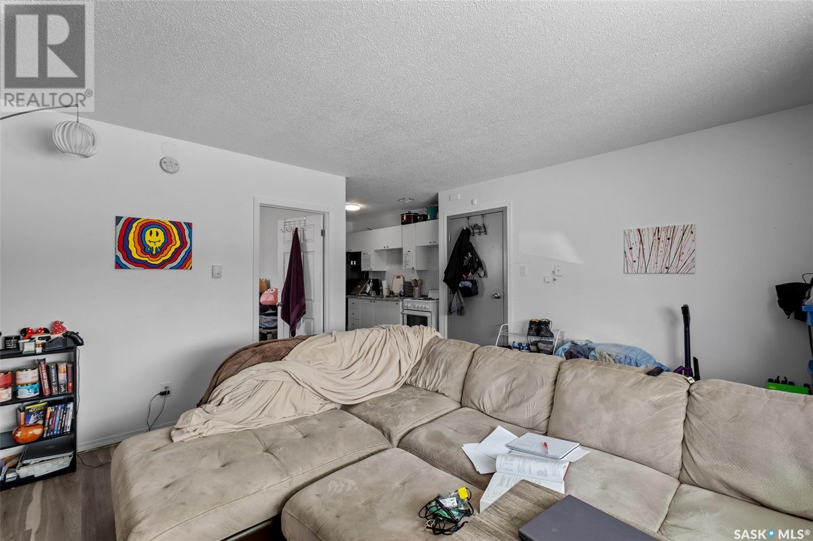 419 9th Street E Property Photo 8