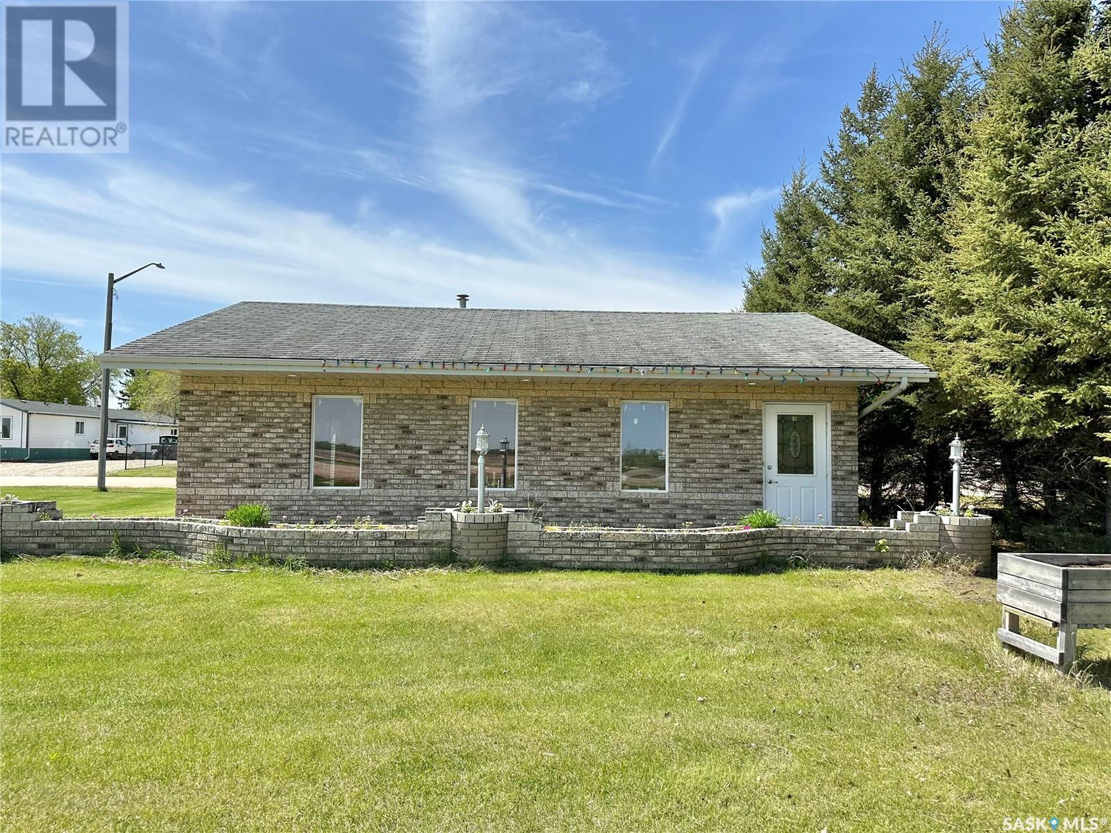 221 Highway Avenue W Property Photo 2