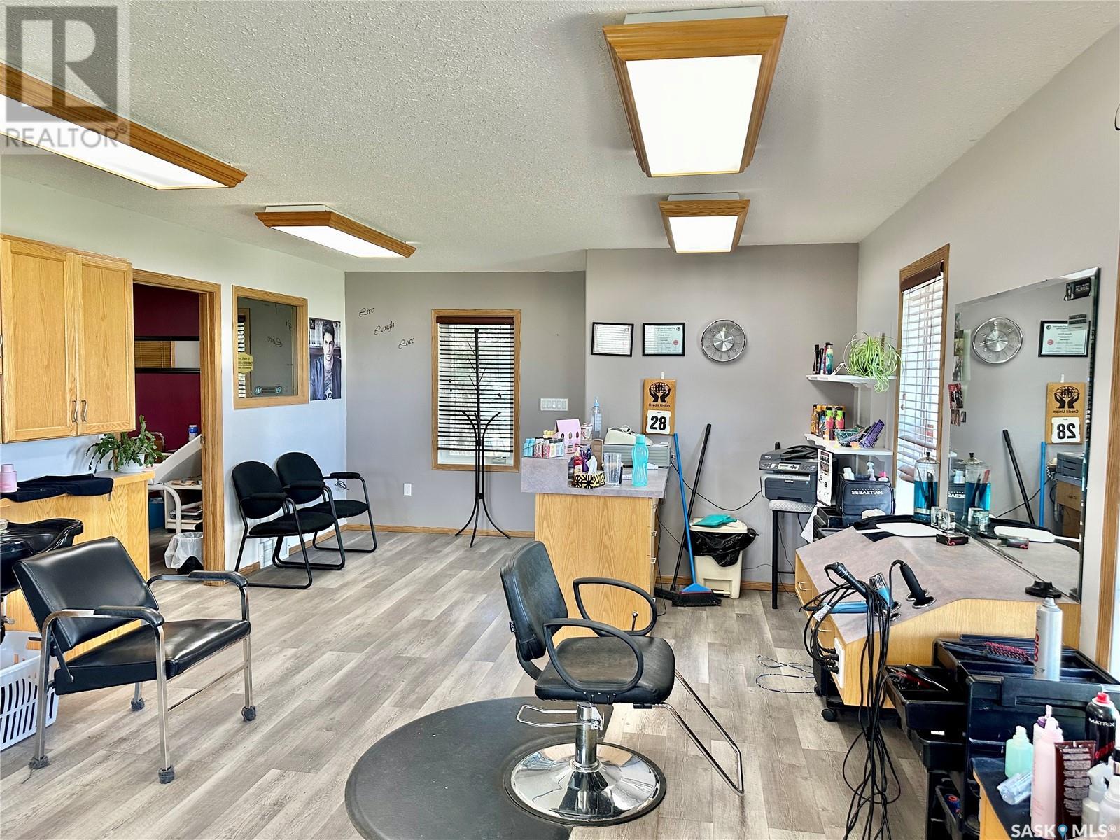 221 Highway Avenue W Property Photo 6