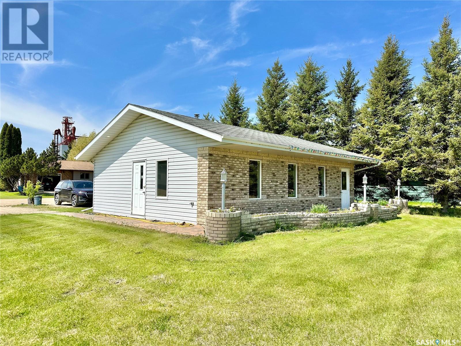 221 Highway Avenue W Property Photo 14