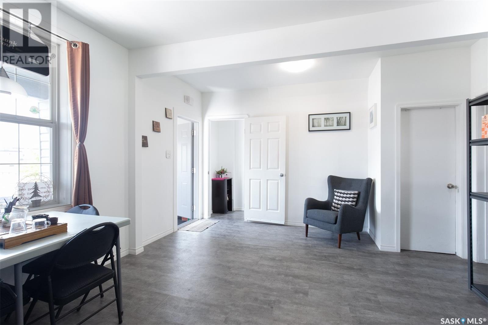 348 High Street W Property Photo 8