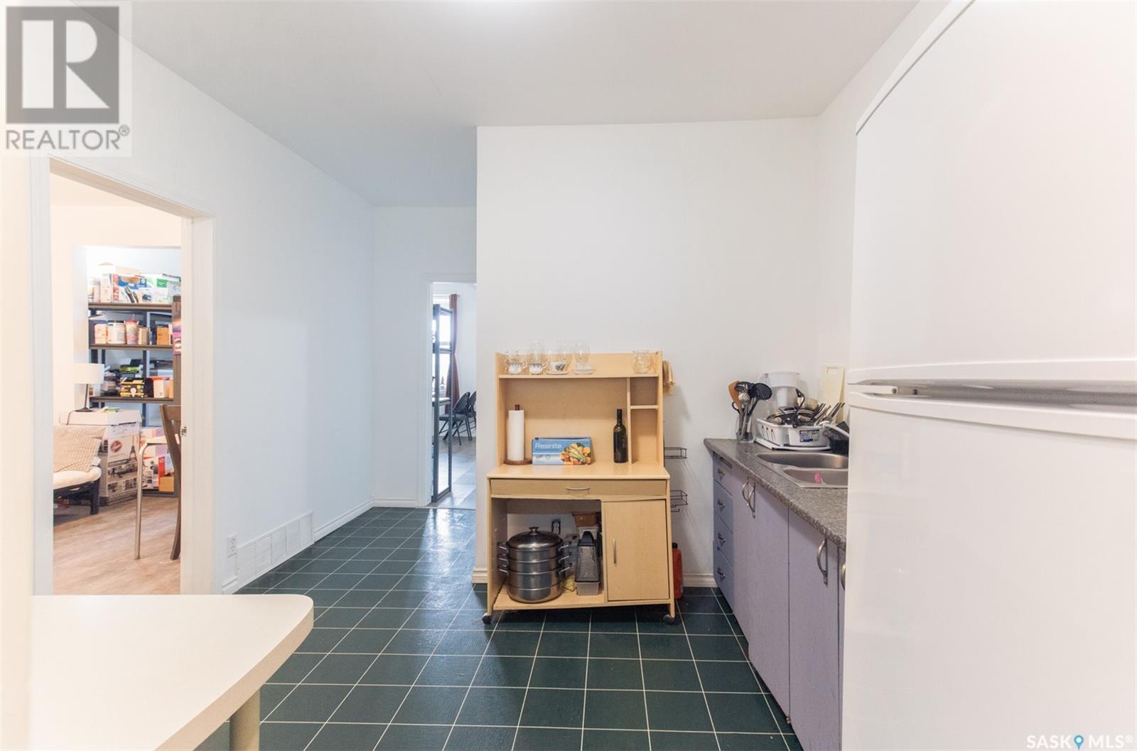348 High Street W Property Photo 12