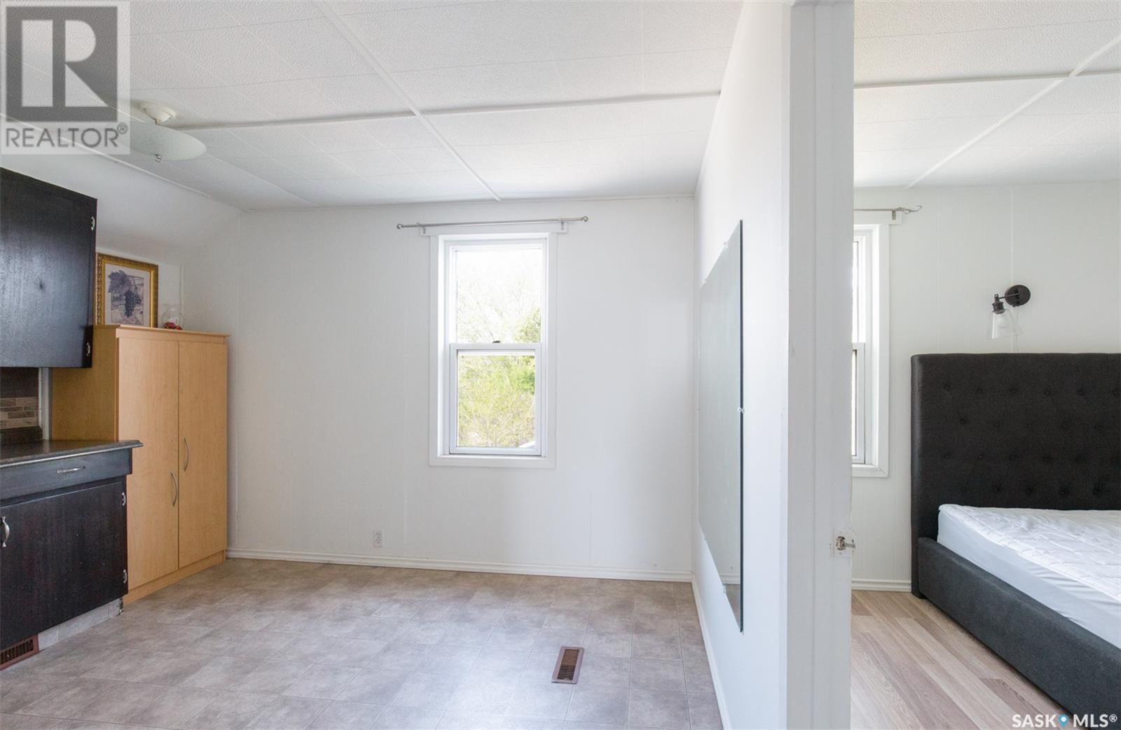 348 High Street W Property Photo 22