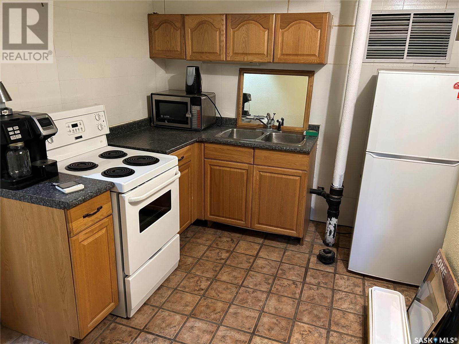 65 2nd Avenue Property Photo 38