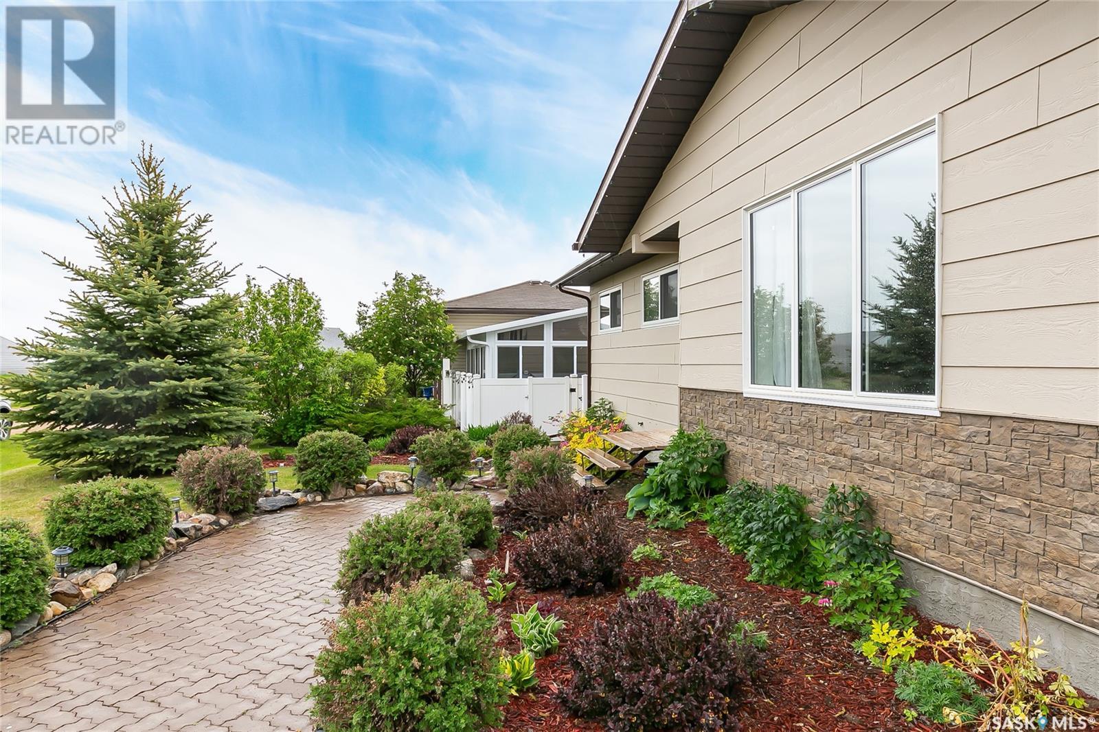 668 Goderich Street Property Photo 3