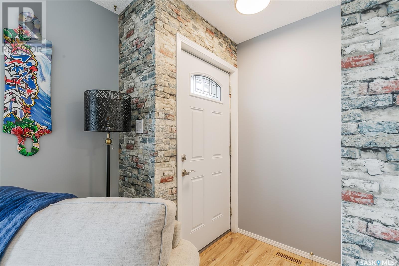 668 Goderich Street Property Photo 4