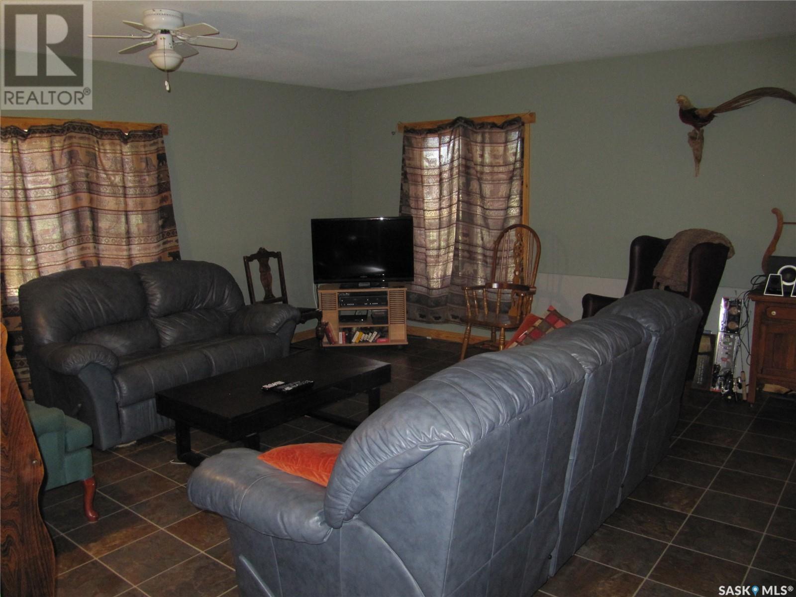 322 Pine Crescent Property Photo 5