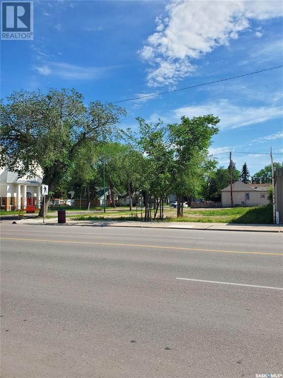 1001 20th Street W Property Photo 1