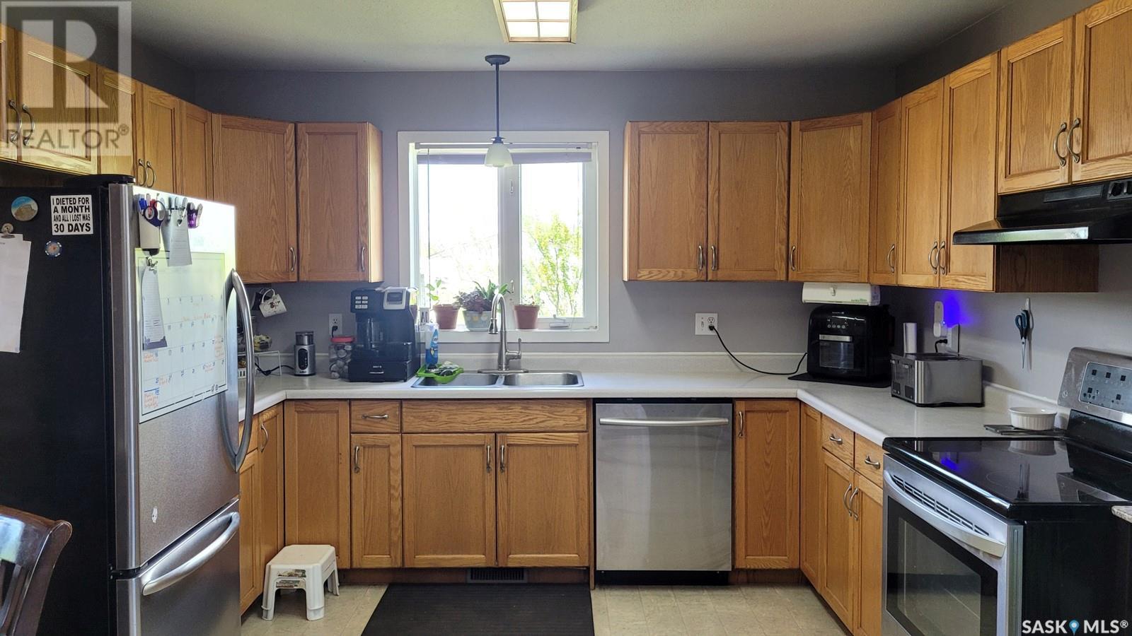 702 6th Street E Property Photo 6