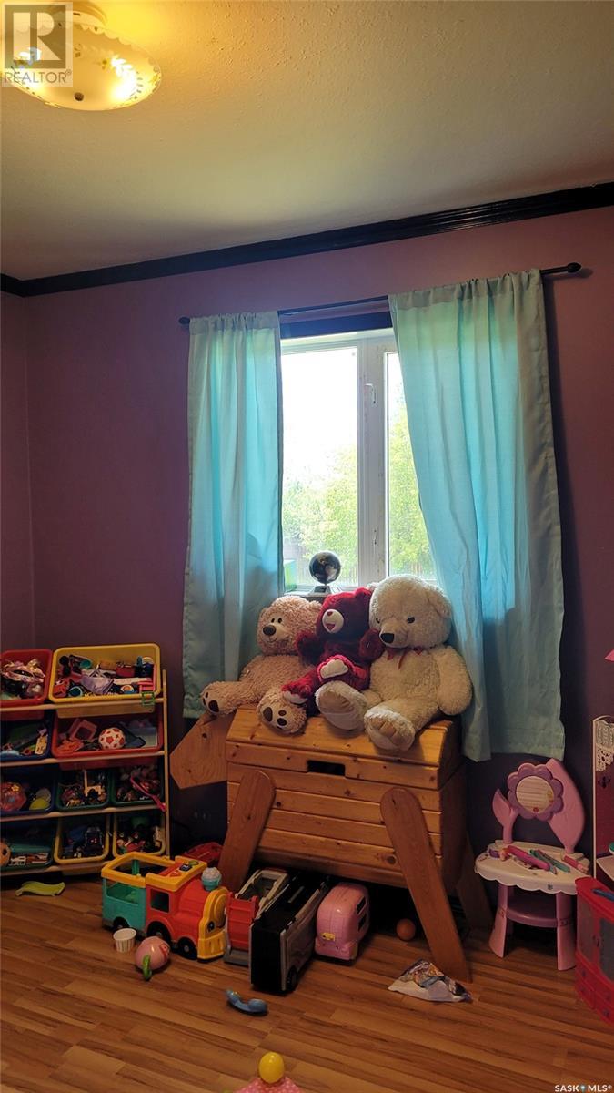 702 6th Street E Property Photo 12