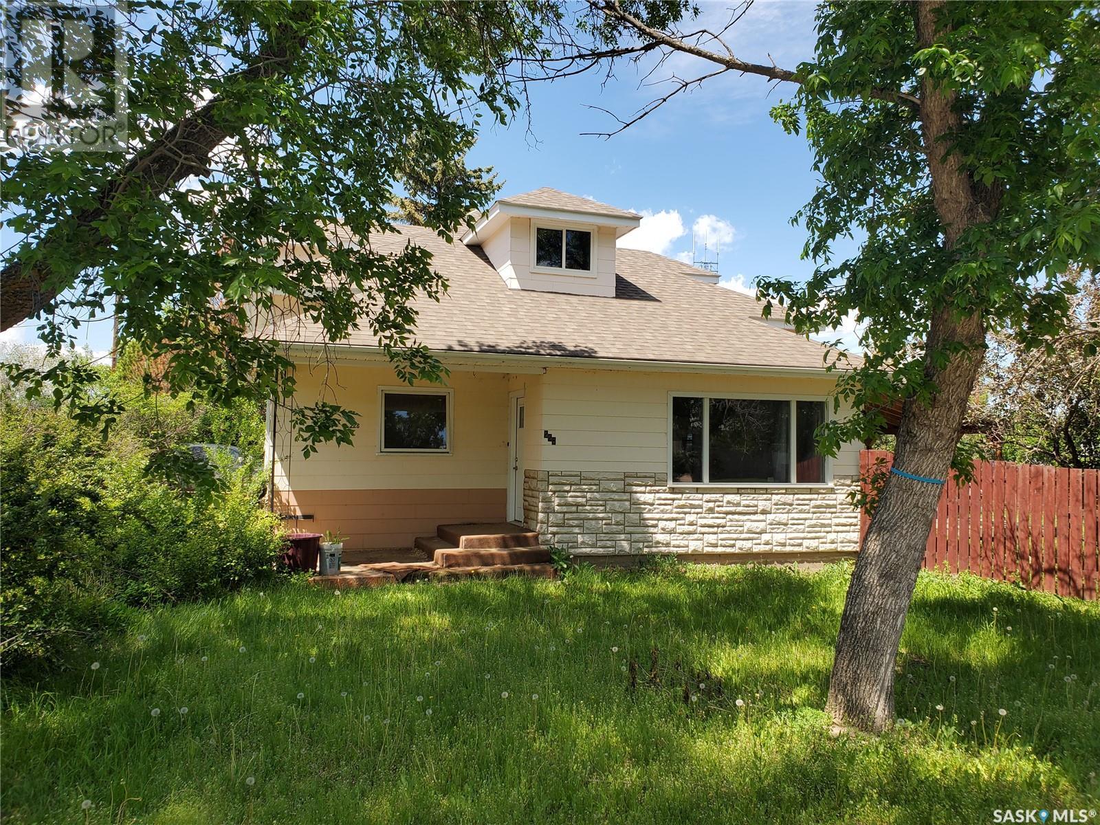 228 4th Street E Property Photo 1
