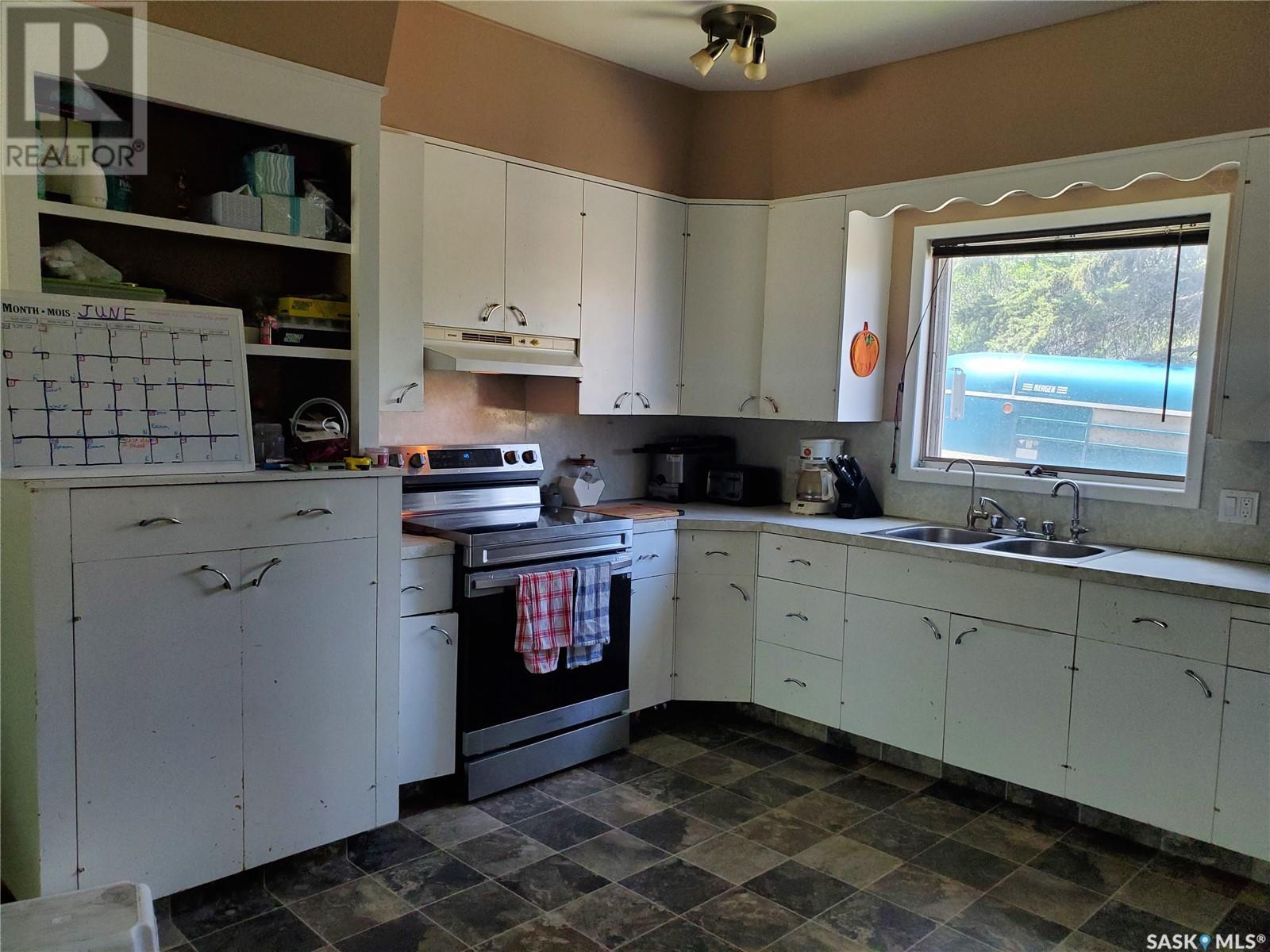 228 4th Street E Property Photo 2