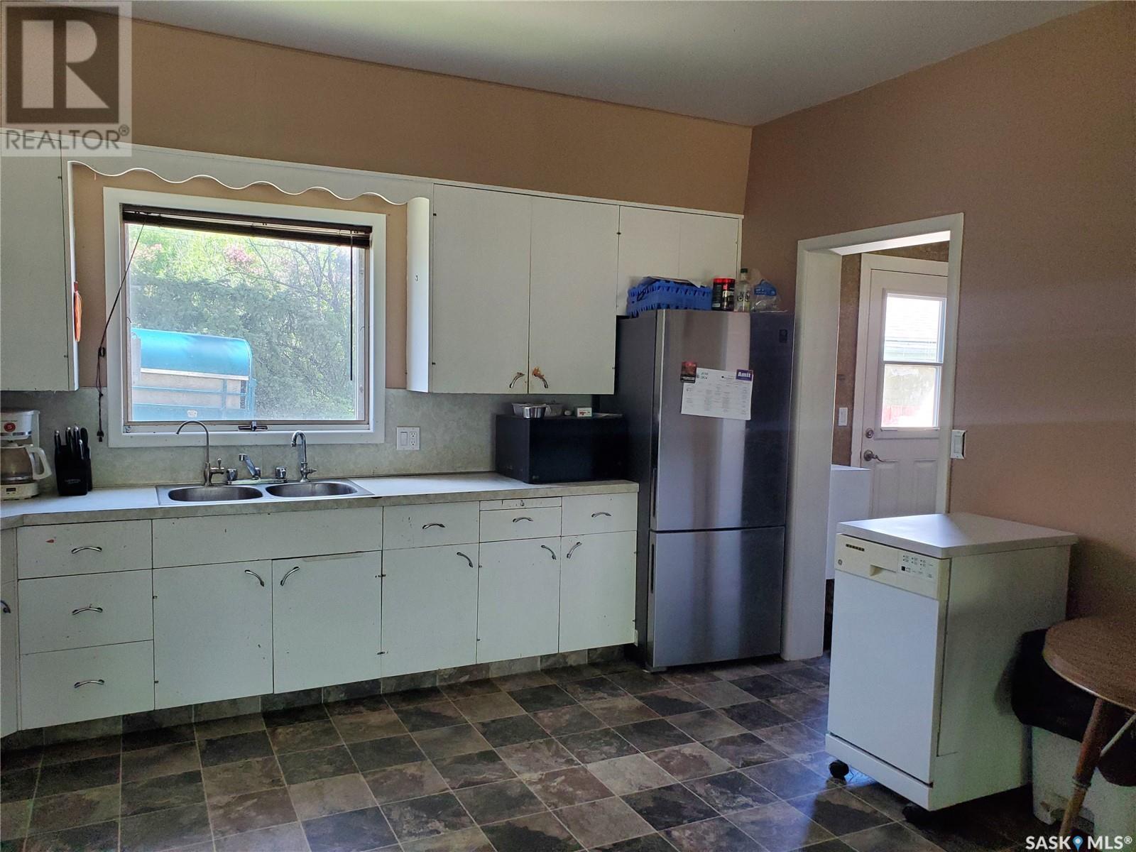 228 4th Street E Property Photo 3