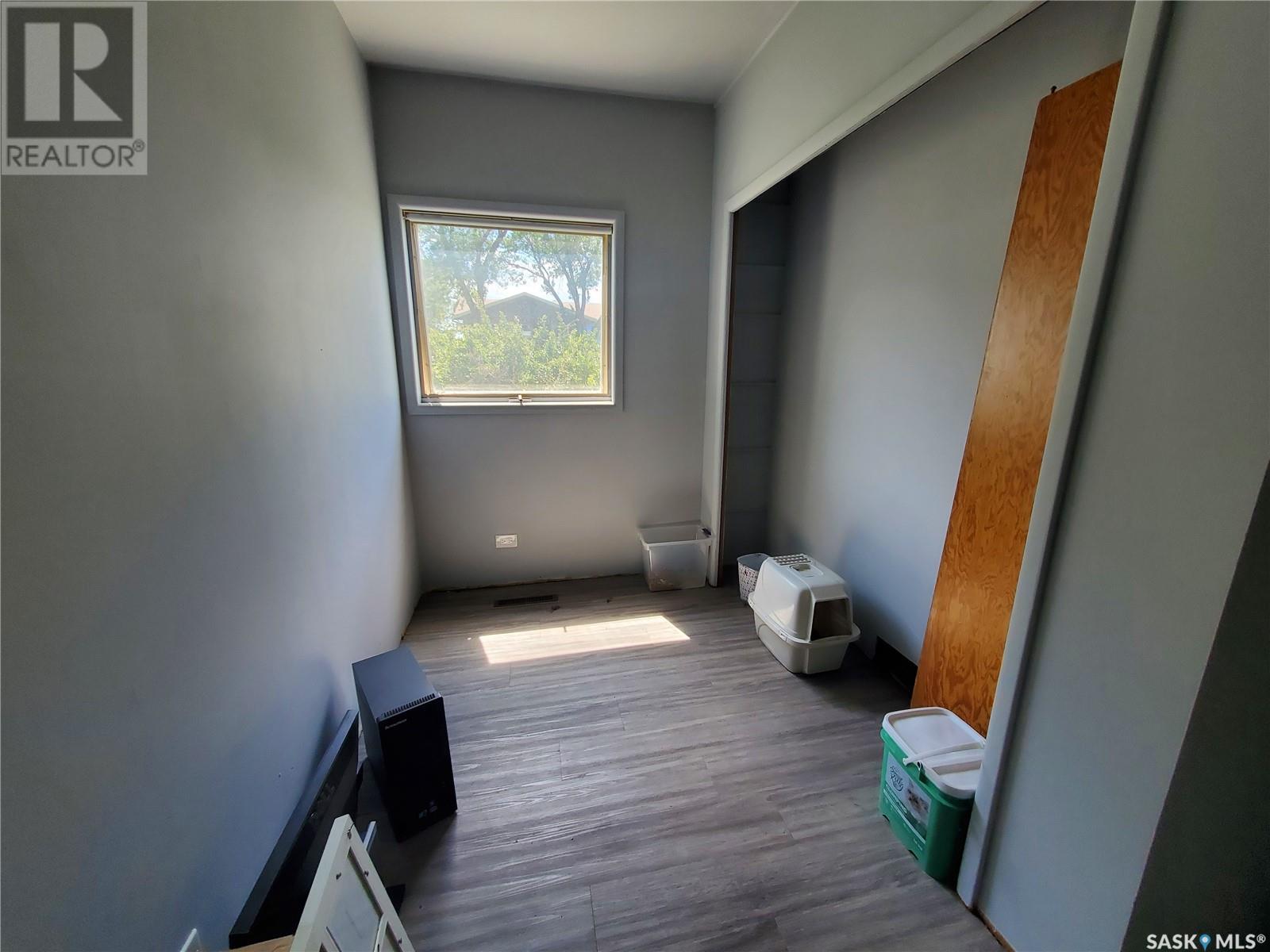 228 4th Street E Property Photo 11