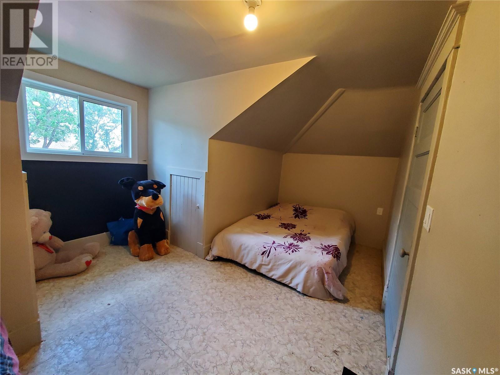 228 4th Street E Property Photo 18