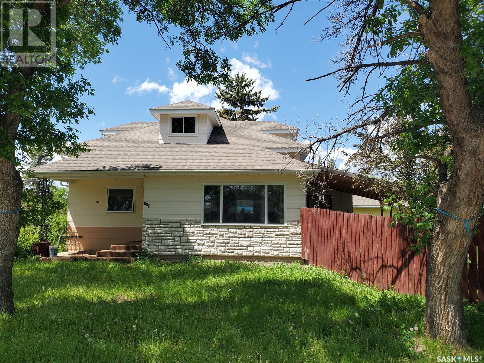 228 4th Street E Property Photo 31