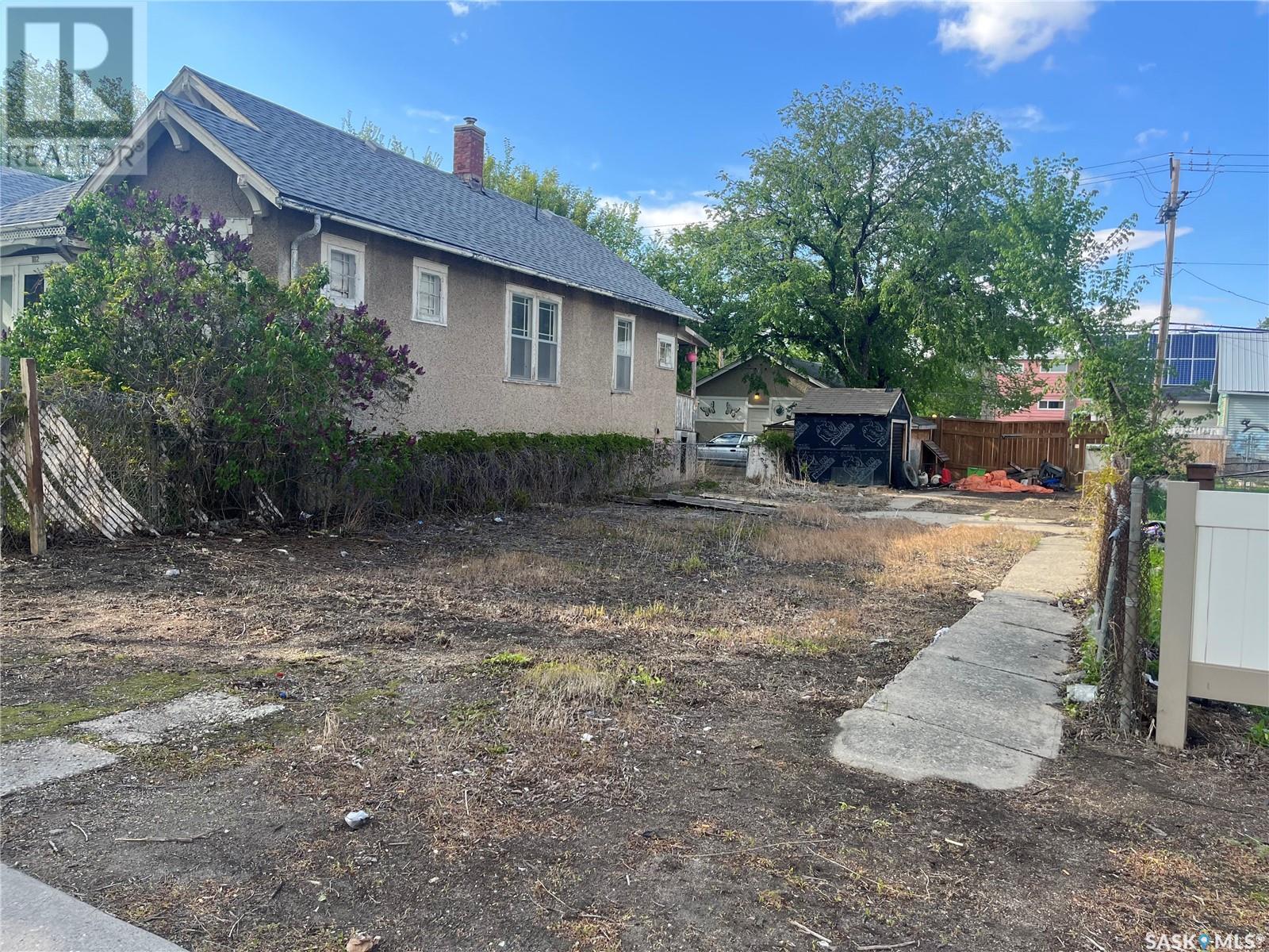 1108 Victoria Avenue Property Photo 3
