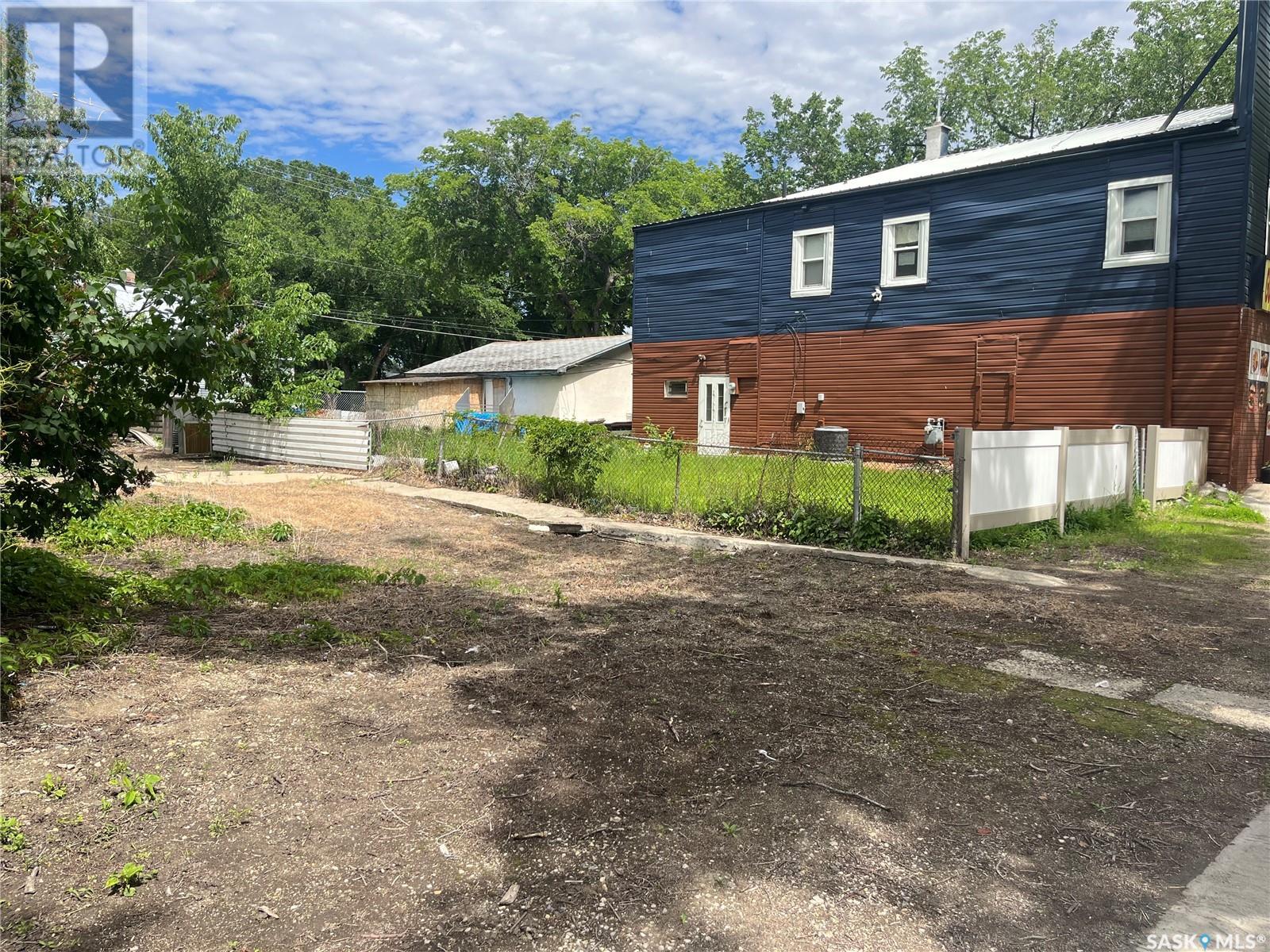 1108 Victoria Avenue Property Photo 9