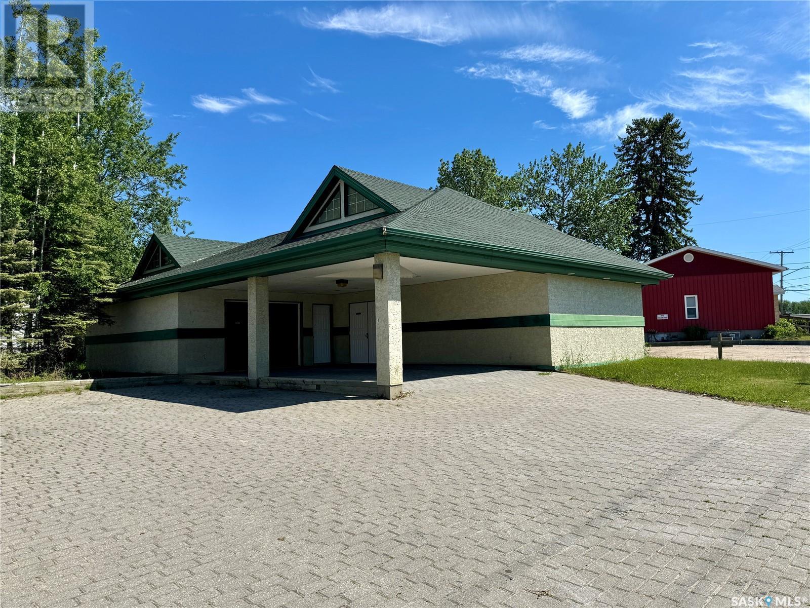 508 La Ronge Avenue Property Photo 1