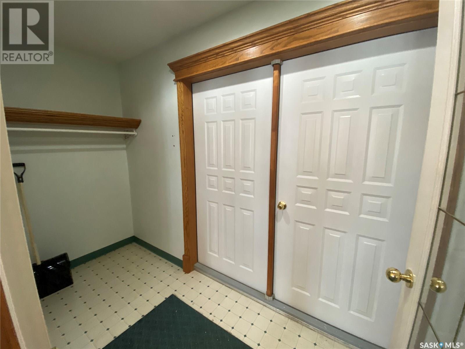 508 La Ronge Avenue Property Photo 3