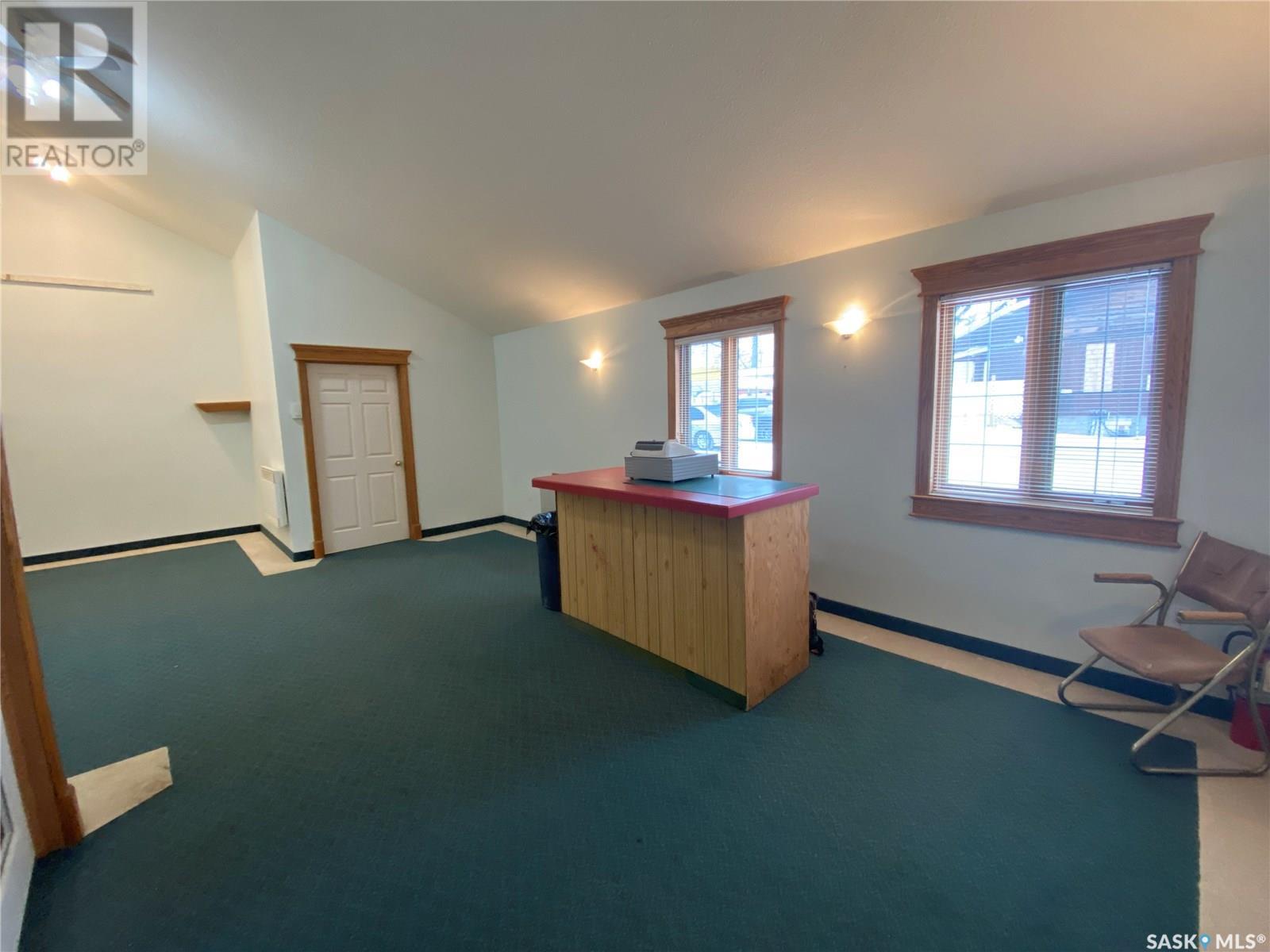 508 La Ronge Avenue Property Photo 4