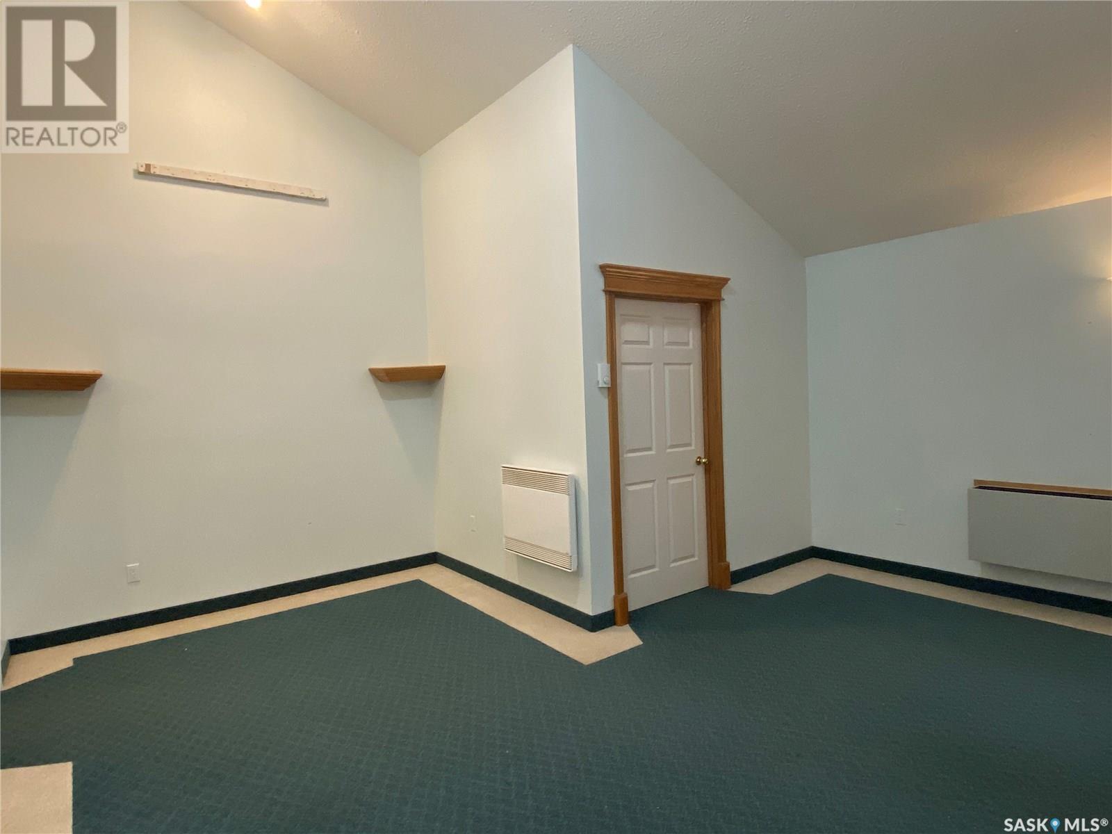 508 La Ronge Avenue Property Photo 5