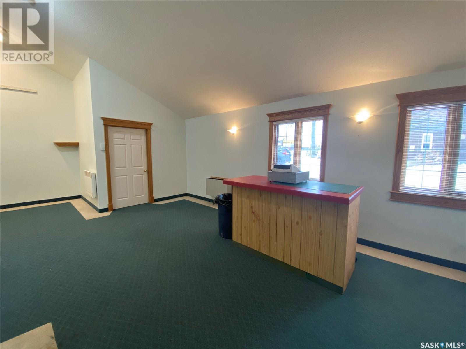 508 La Ronge Avenue Property Photo 6