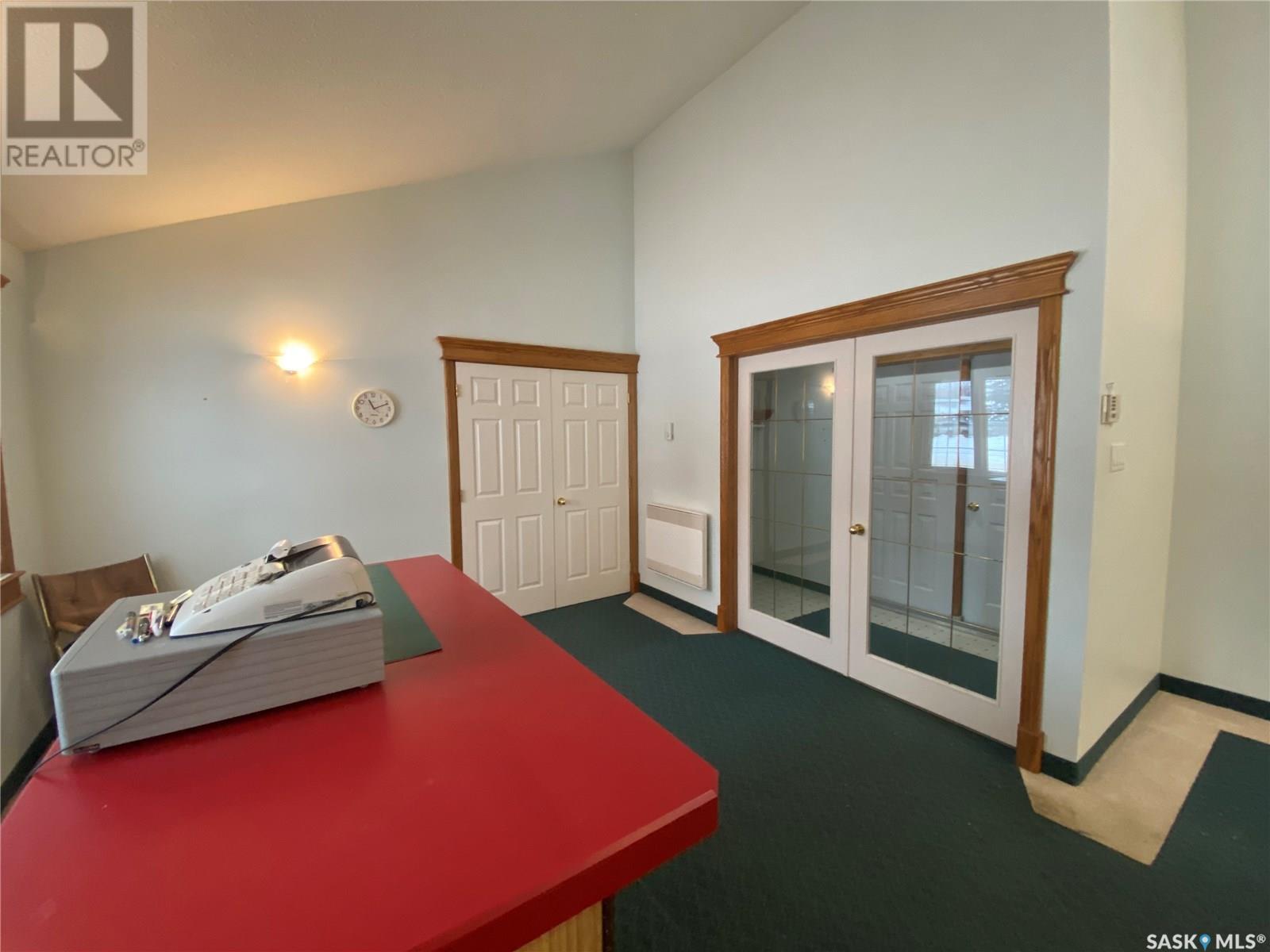 508 La Ronge Avenue Property Photo 7