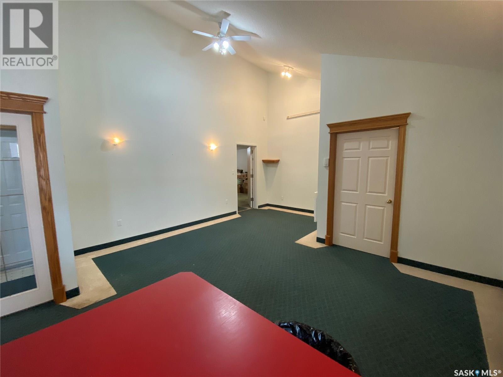 508 La Ronge Avenue Property Photo 8