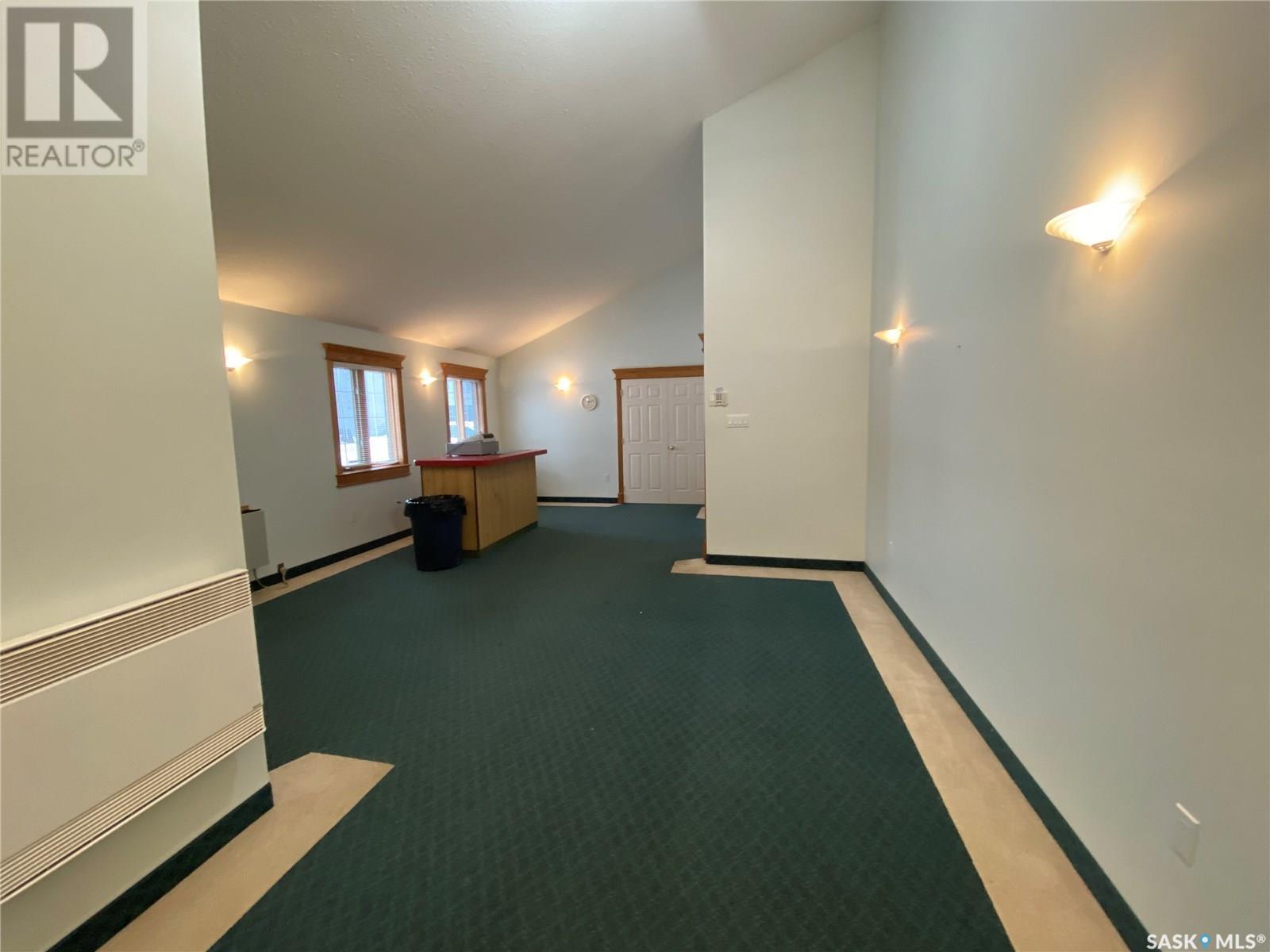 508 La Ronge Avenue Property Photo 12