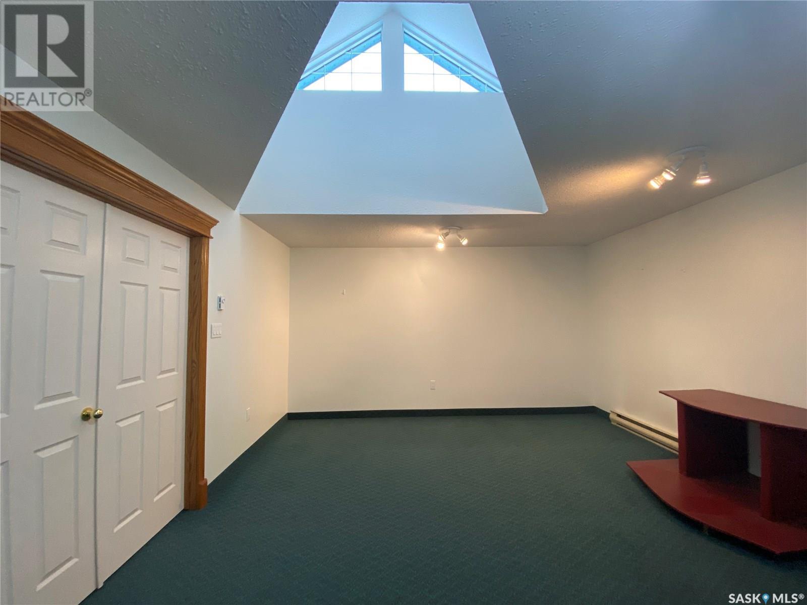 508 La Ronge Avenue Property Photo 13
