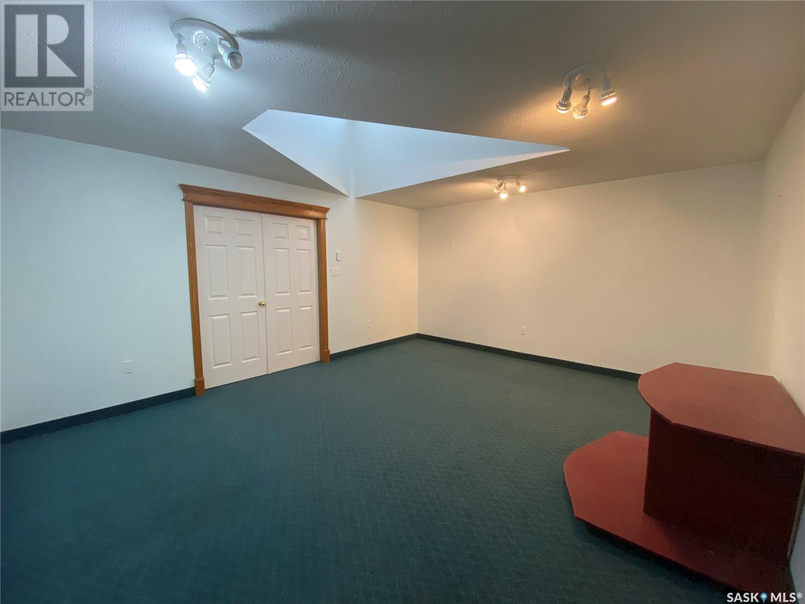 508 La Ronge Avenue Property Photo 14